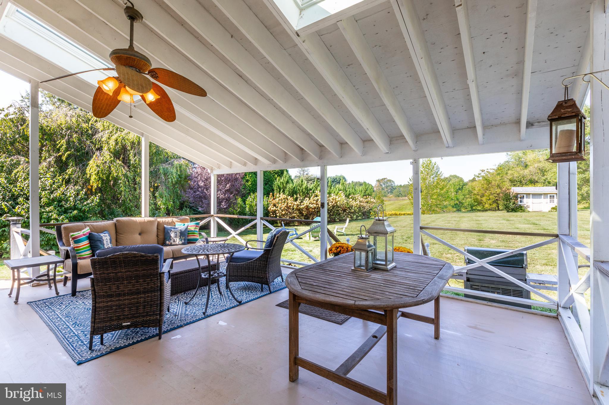 2 Honeysuckle Ln