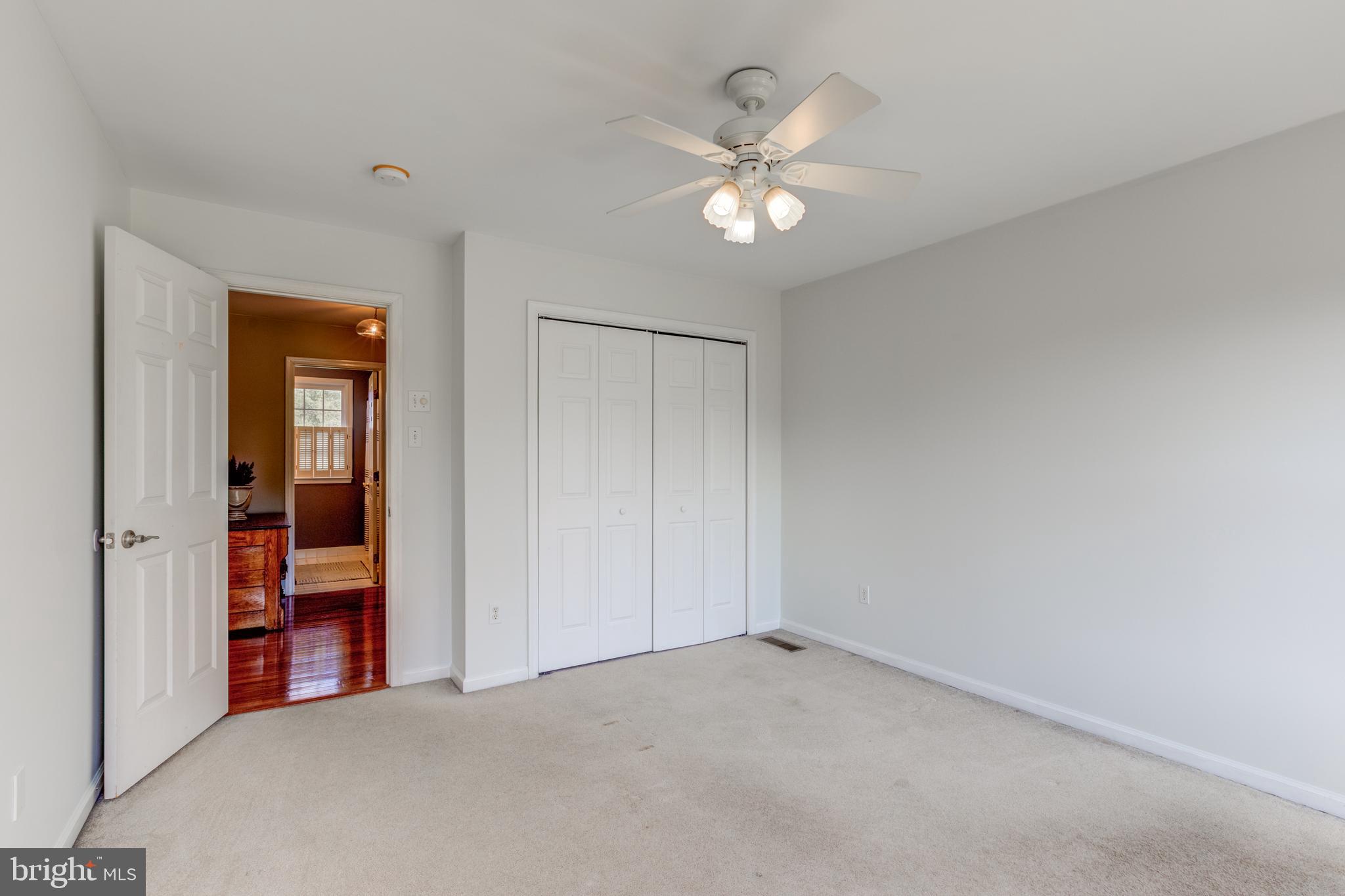 2 Honeysuckle Ln