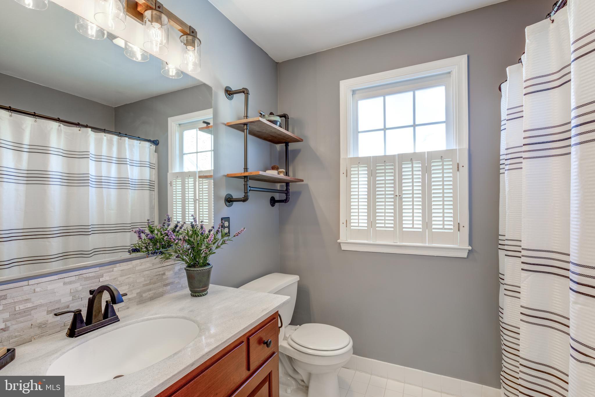 2 Honeysuckle Ln