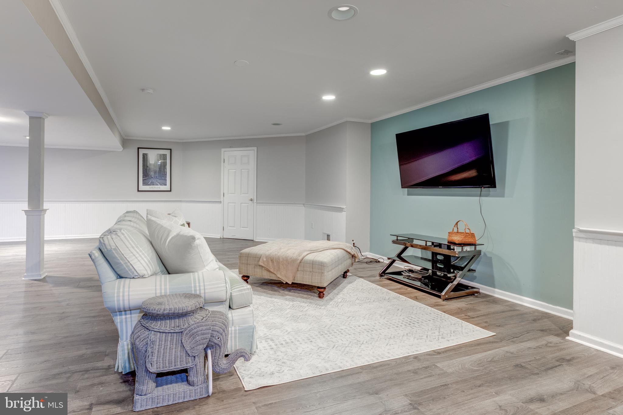 2 Honeysuckle Ln