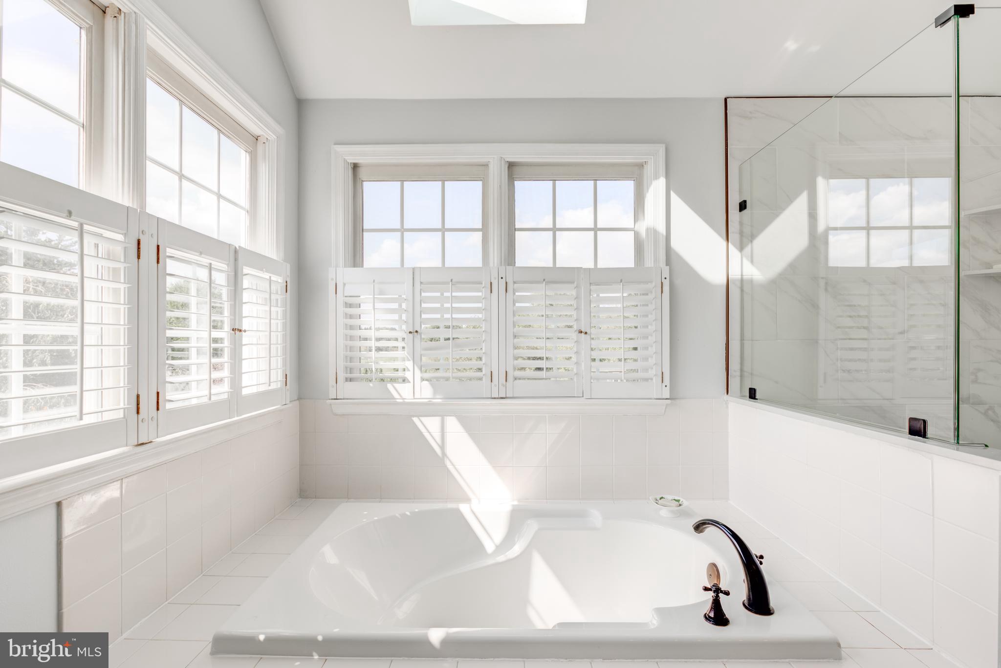 2 Honeysuckle Ln