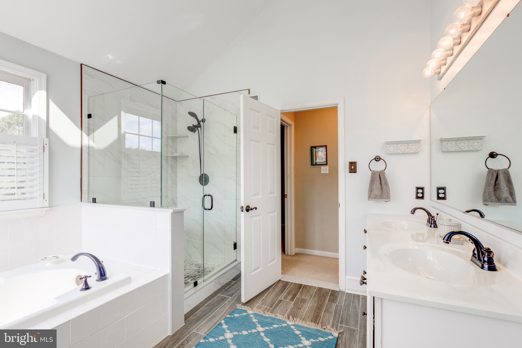 2 Honeysuckle Ln