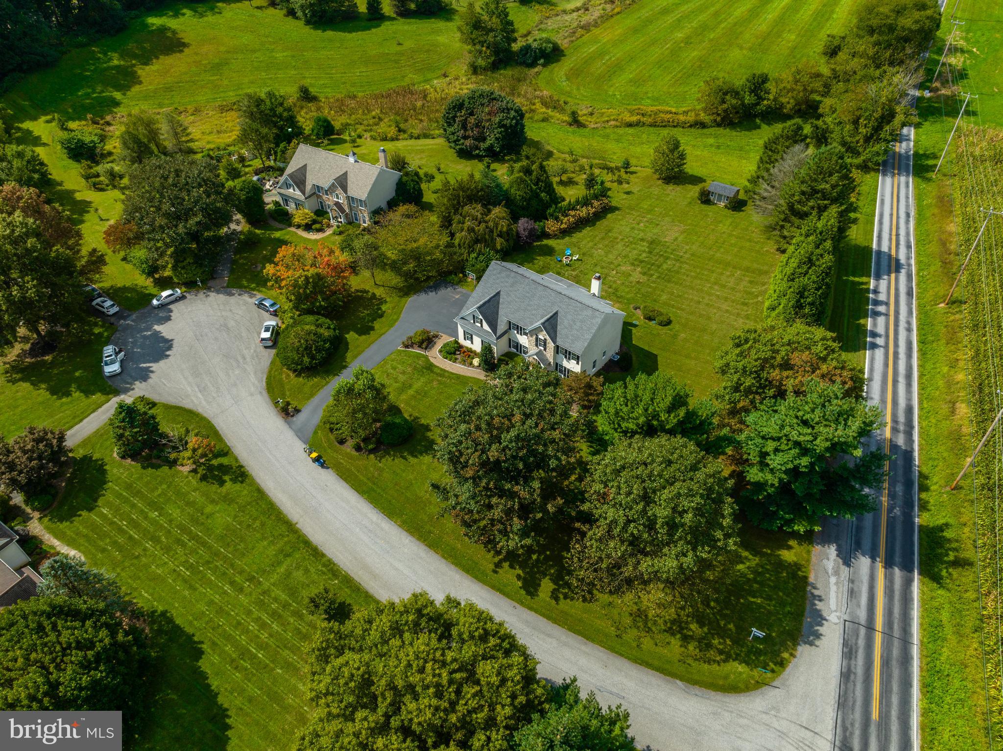 2 Honeysuckle Ln