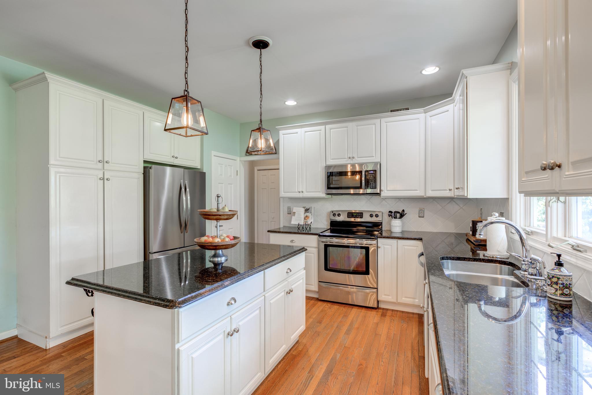 2 Honeysuckle Ln
