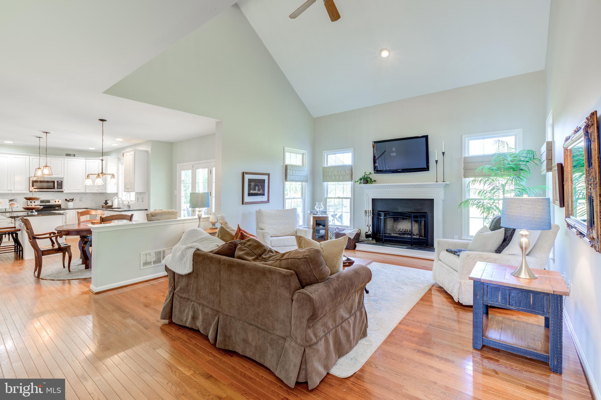 2 Honeysuckle Ln