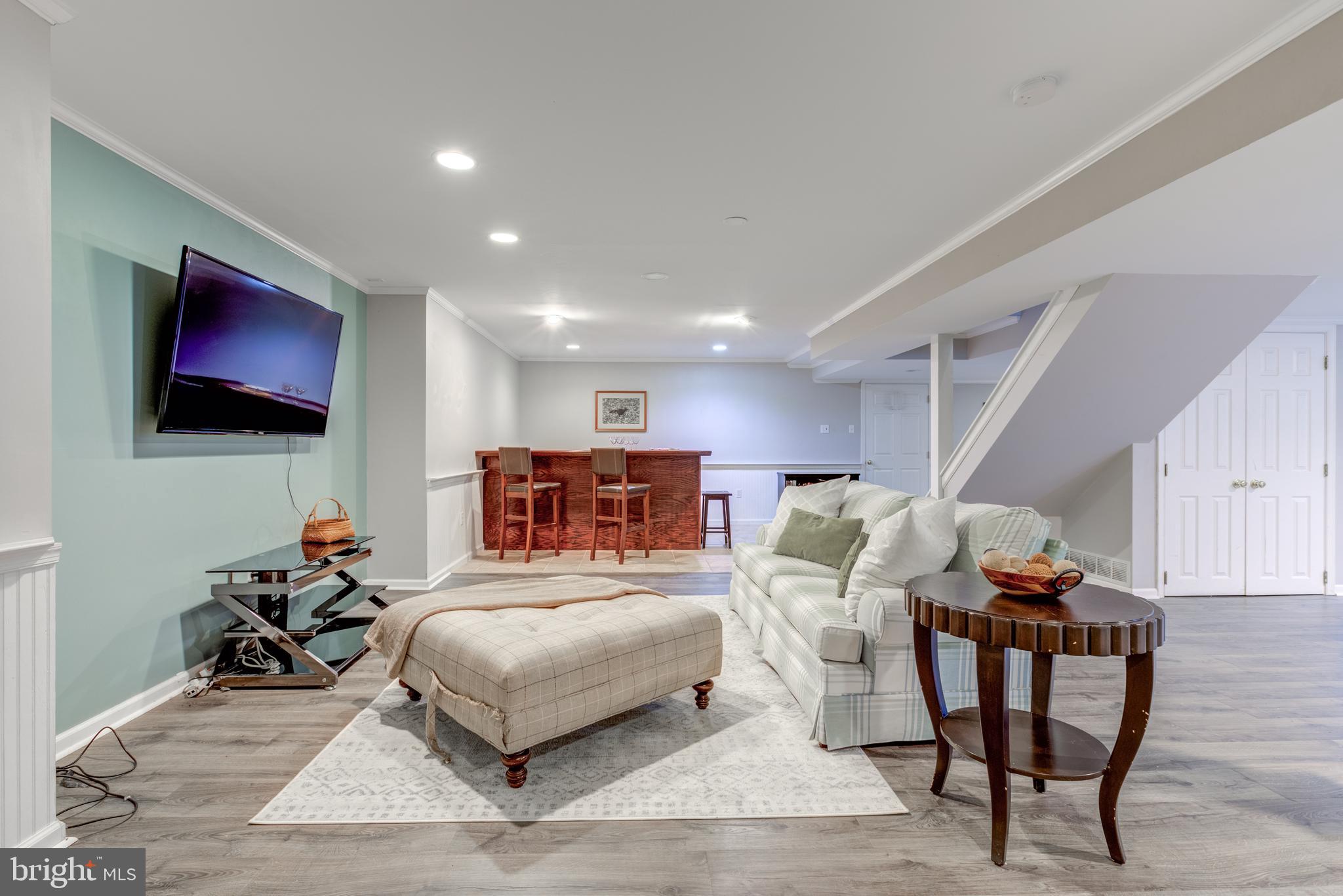 2 Honeysuckle Ln