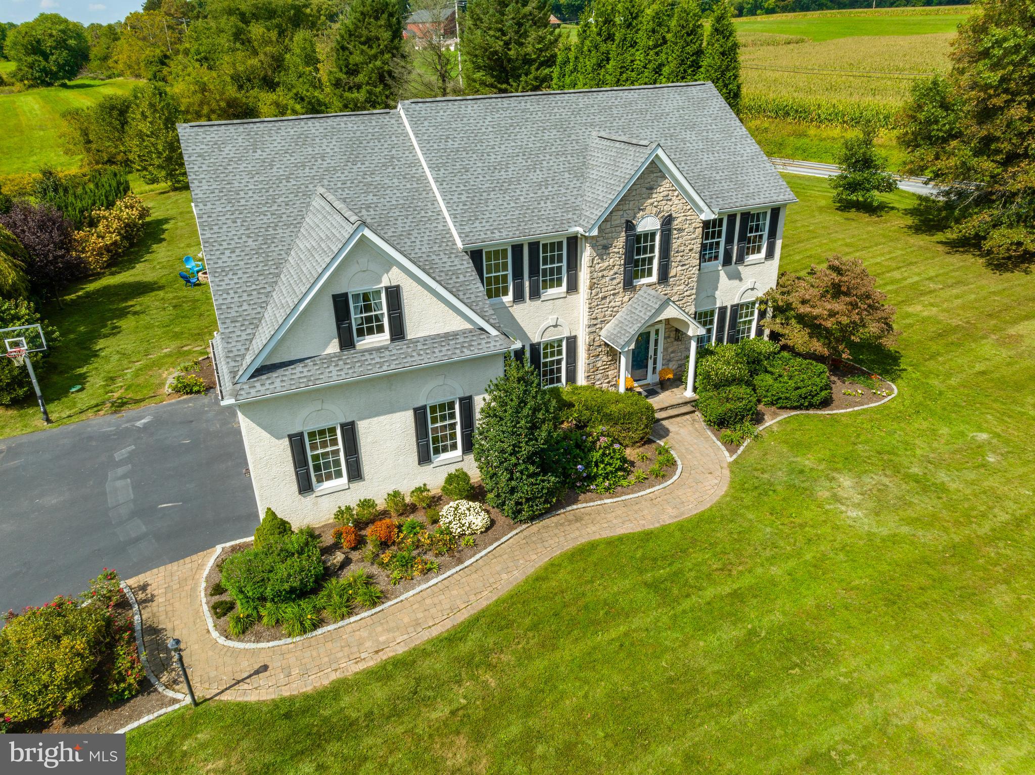 2 Honeysuckle Ln