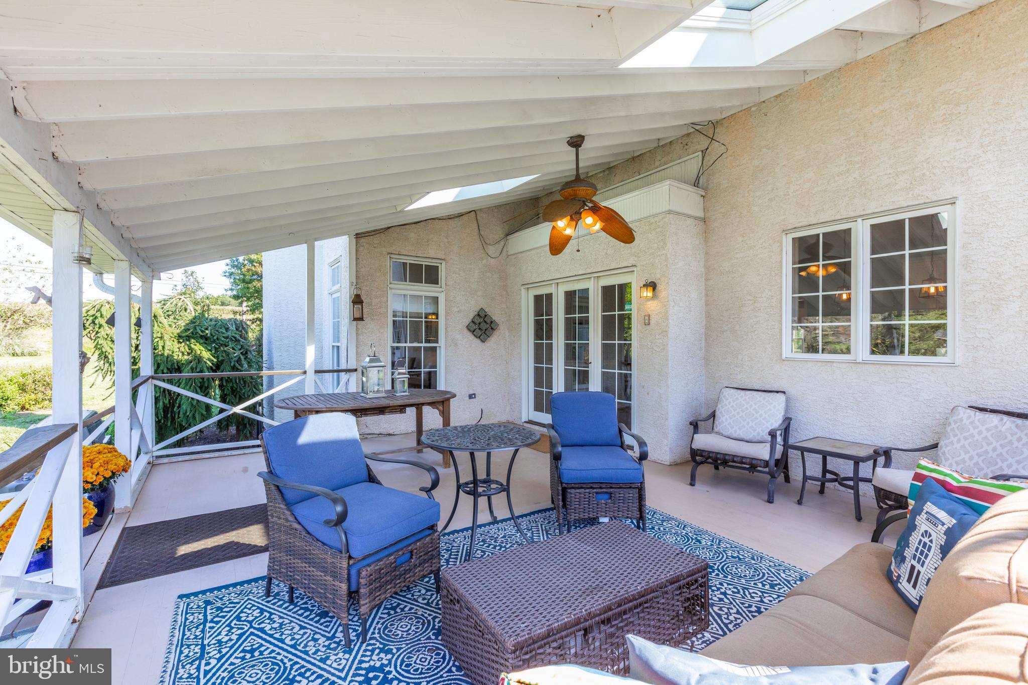 2 Honeysuckle Ln