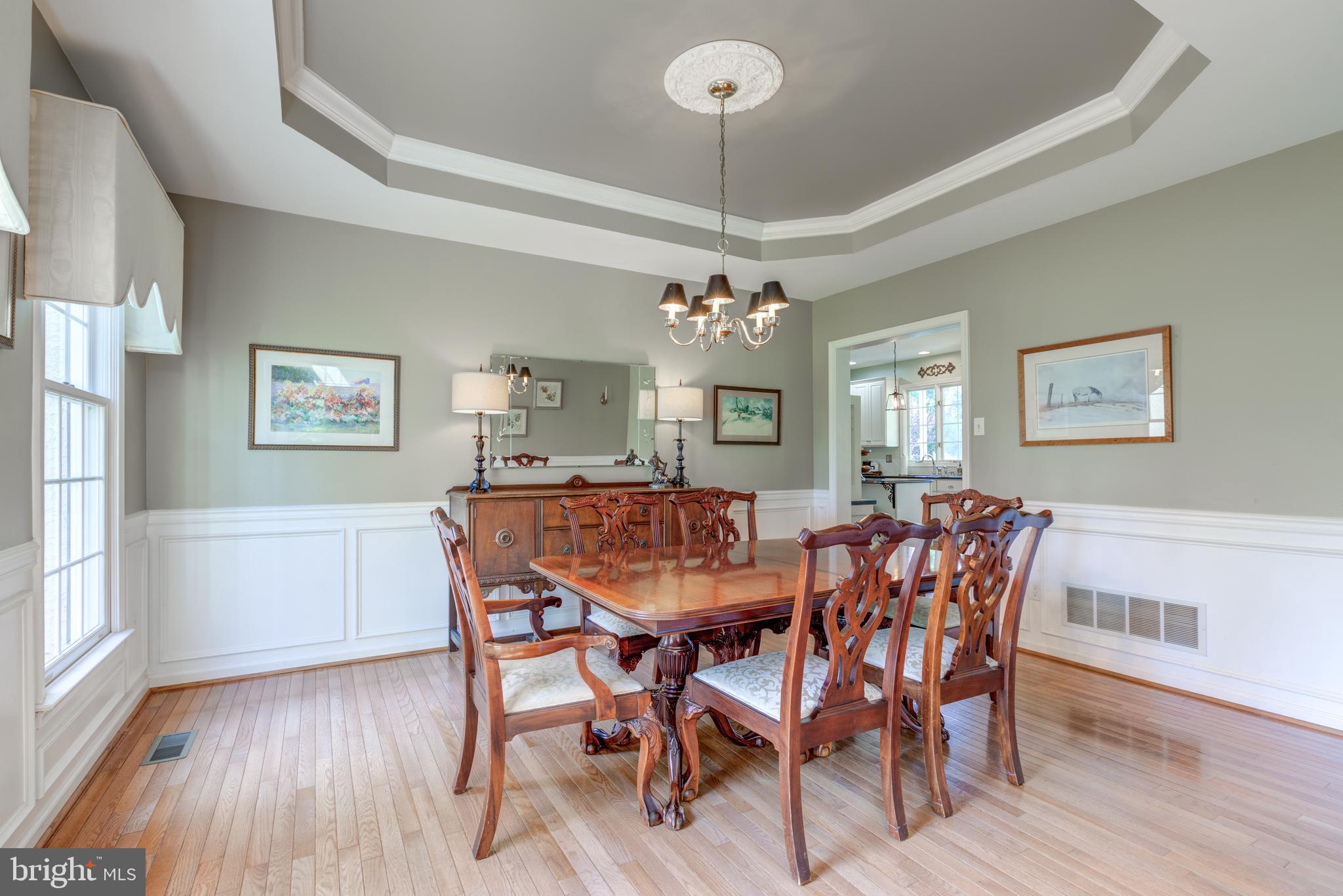 2 Honeysuckle Ln