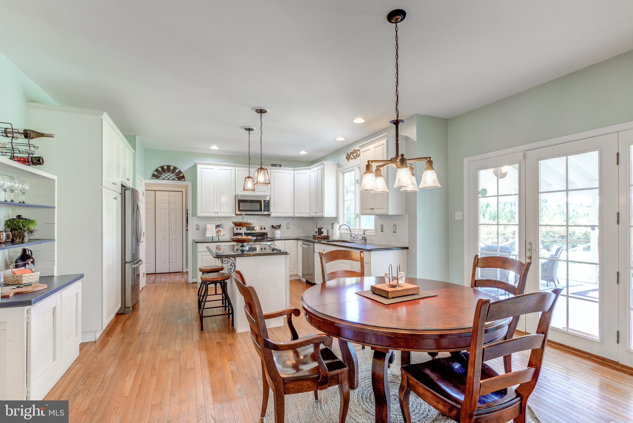 2 Honeysuckle Ln