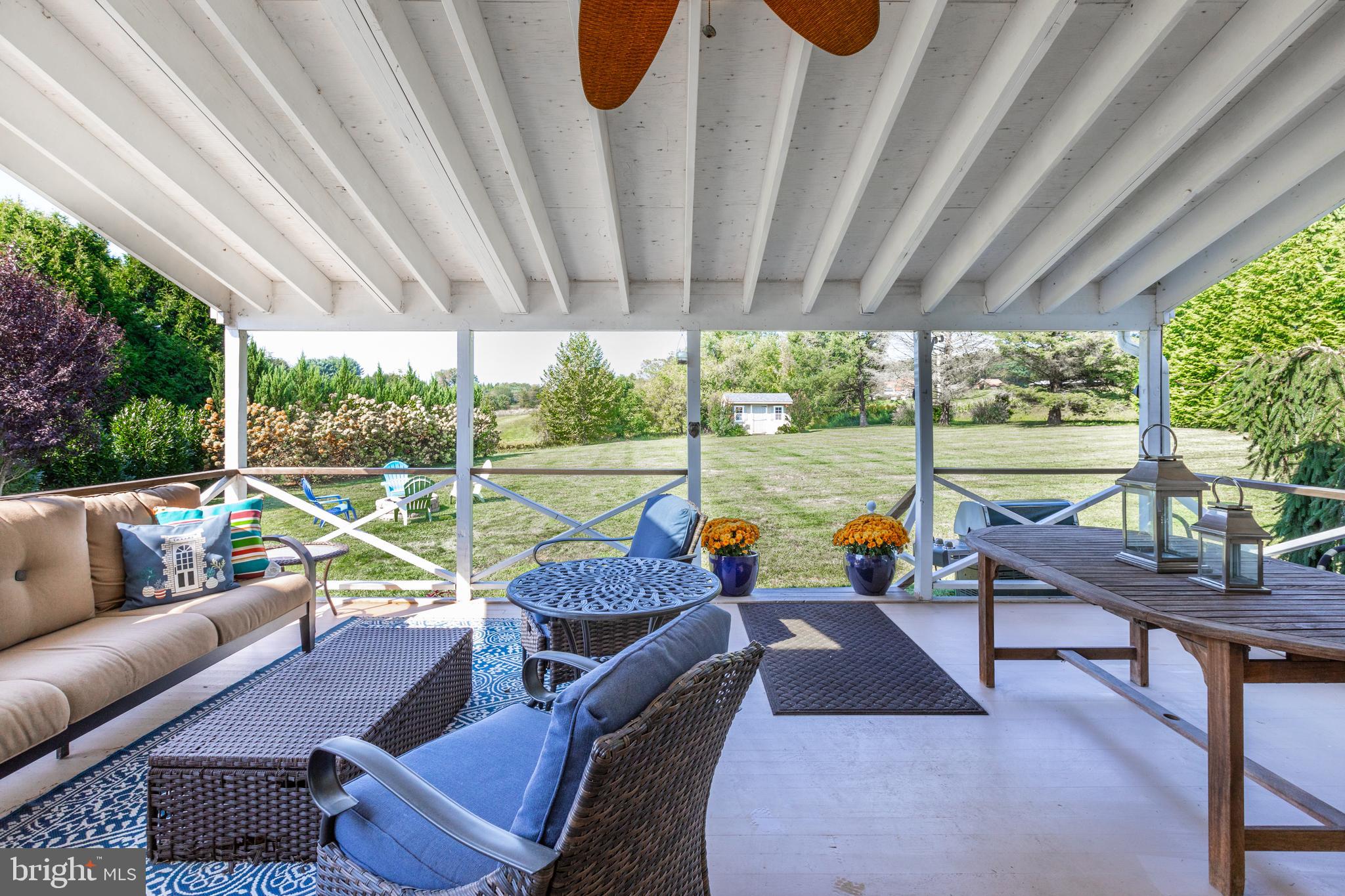 2 Honeysuckle Ln