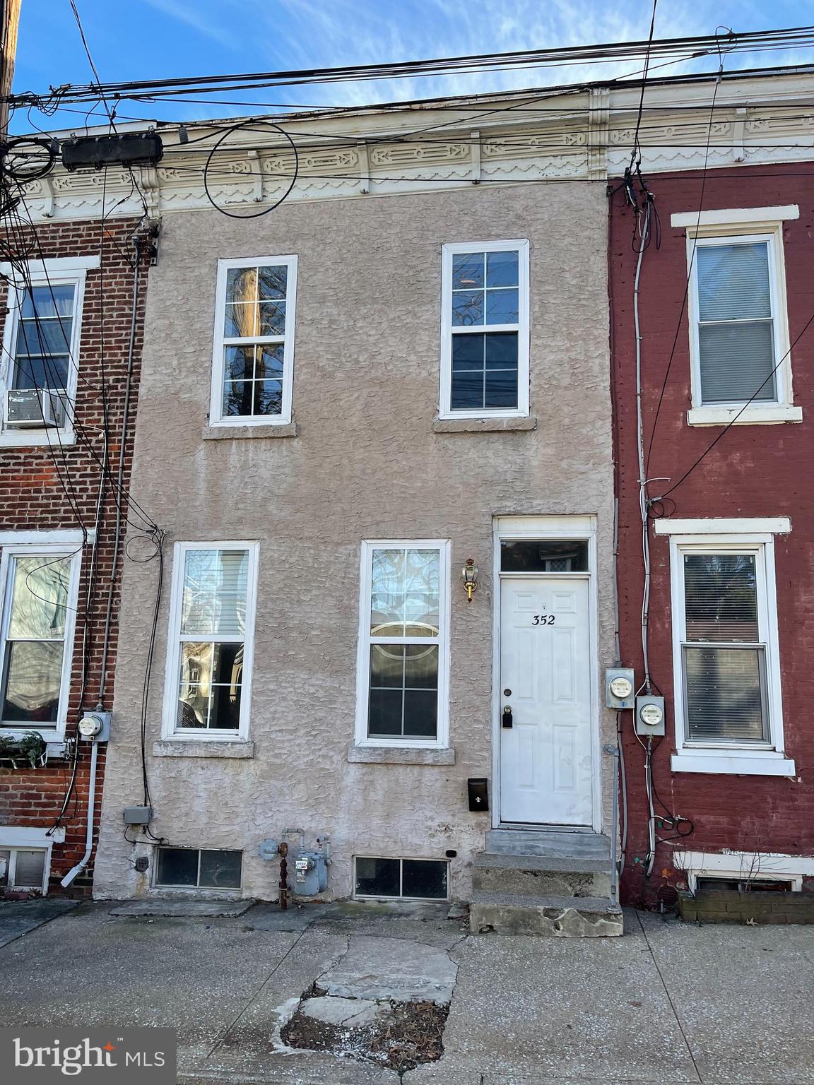 352 Grover St