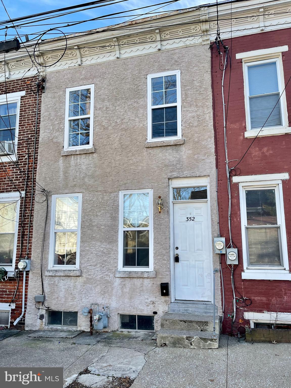 352 Grover St
