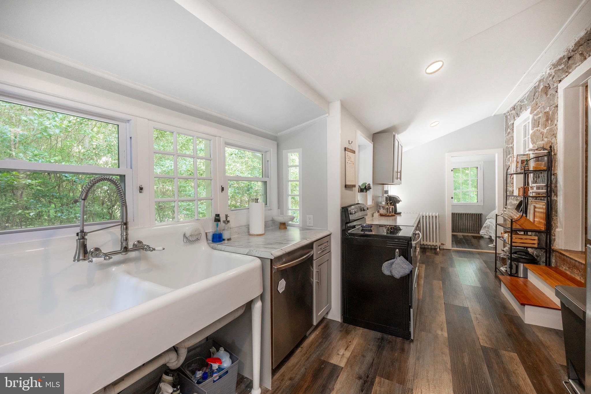 1409 Manley Rd