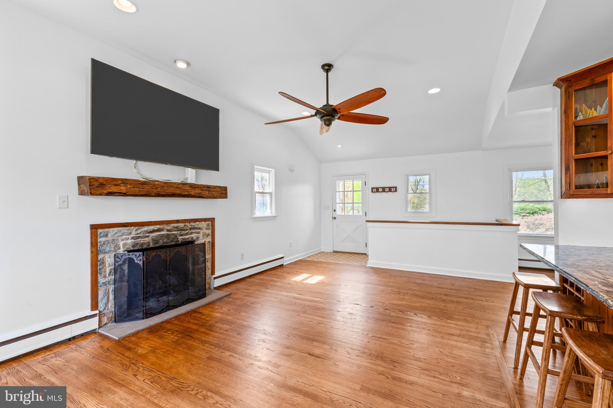 1058 GLEN HALL ROAD