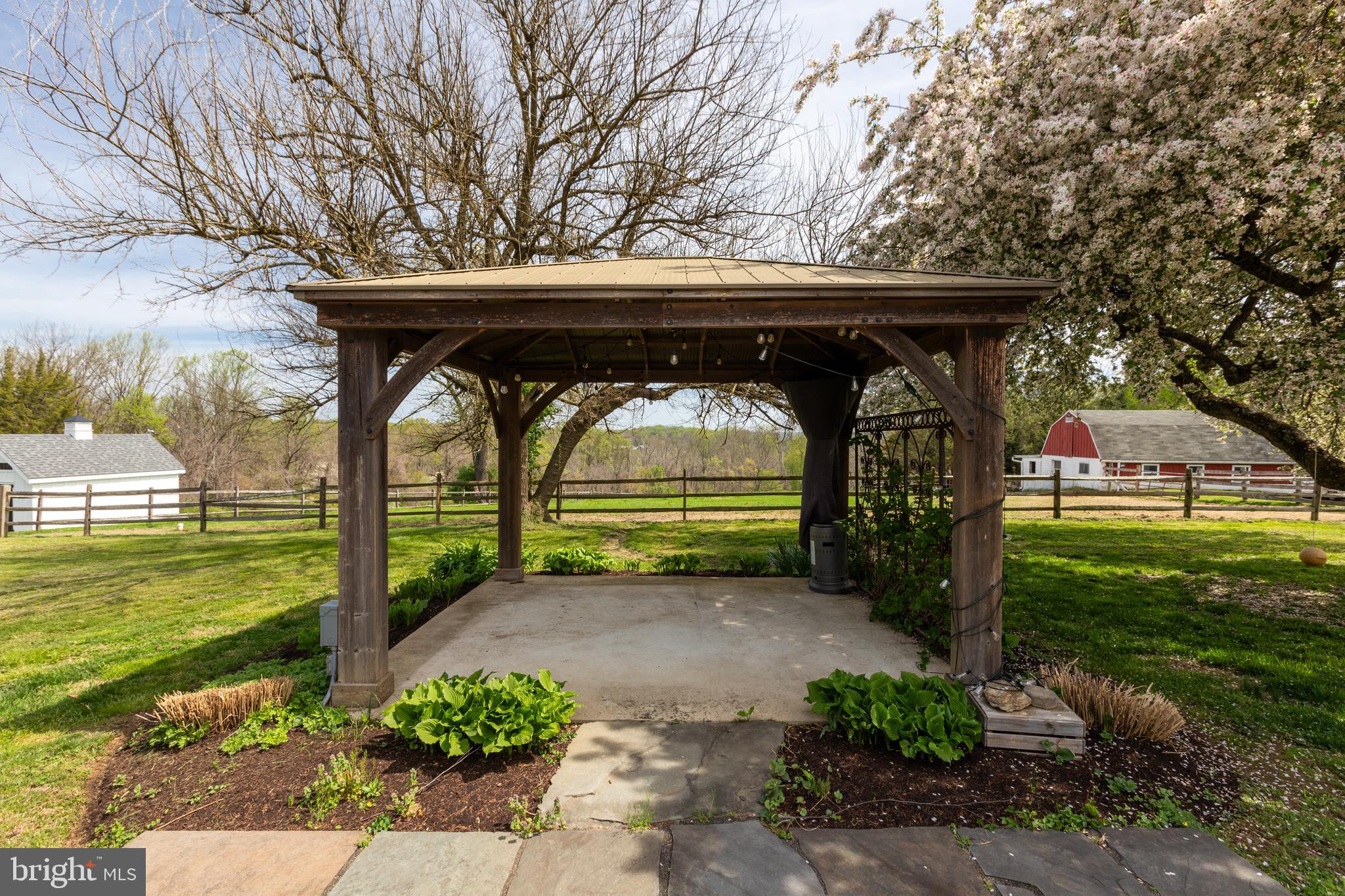 1058 GLEN HALL ROAD