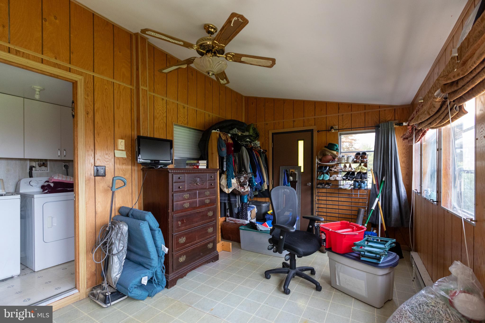 1058 GLEN HALL ROAD
