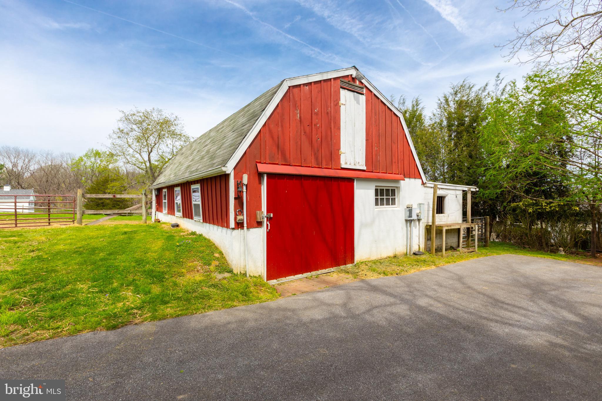 1058 GLEN HALL ROAD