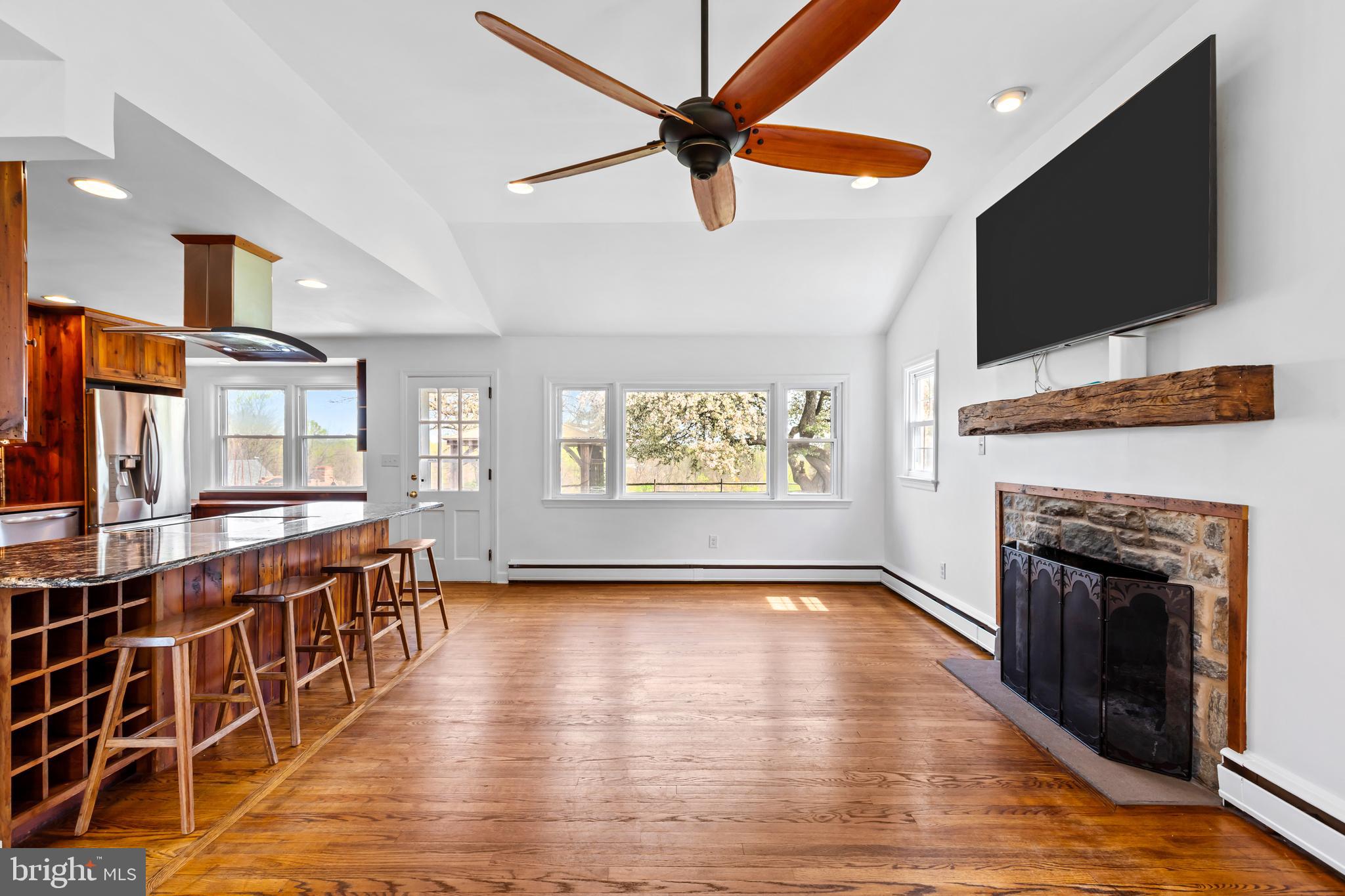 1058 GLEN HALL ROAD