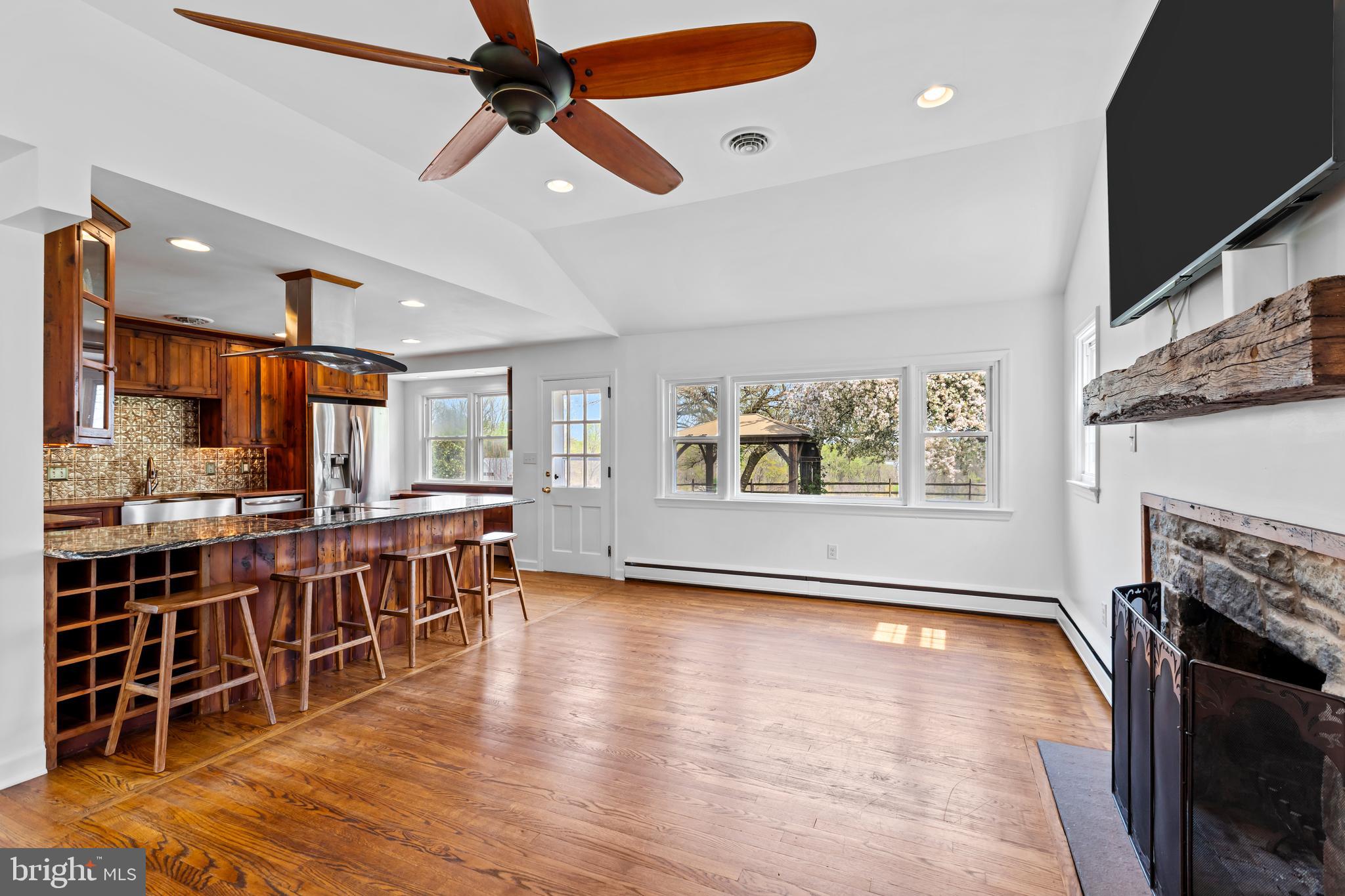 1058 GLEN HALL ROAD