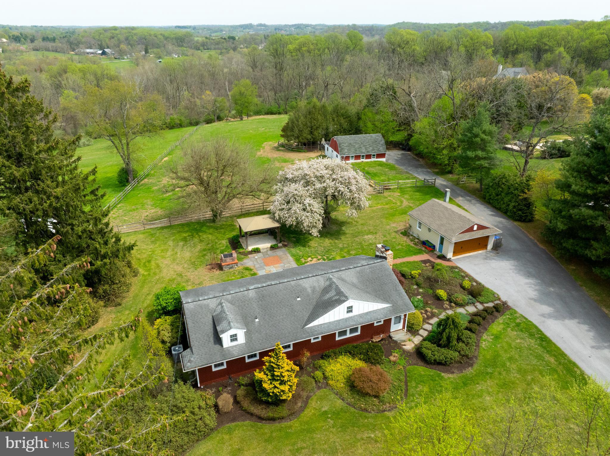1058 GLEN HALL ROAD