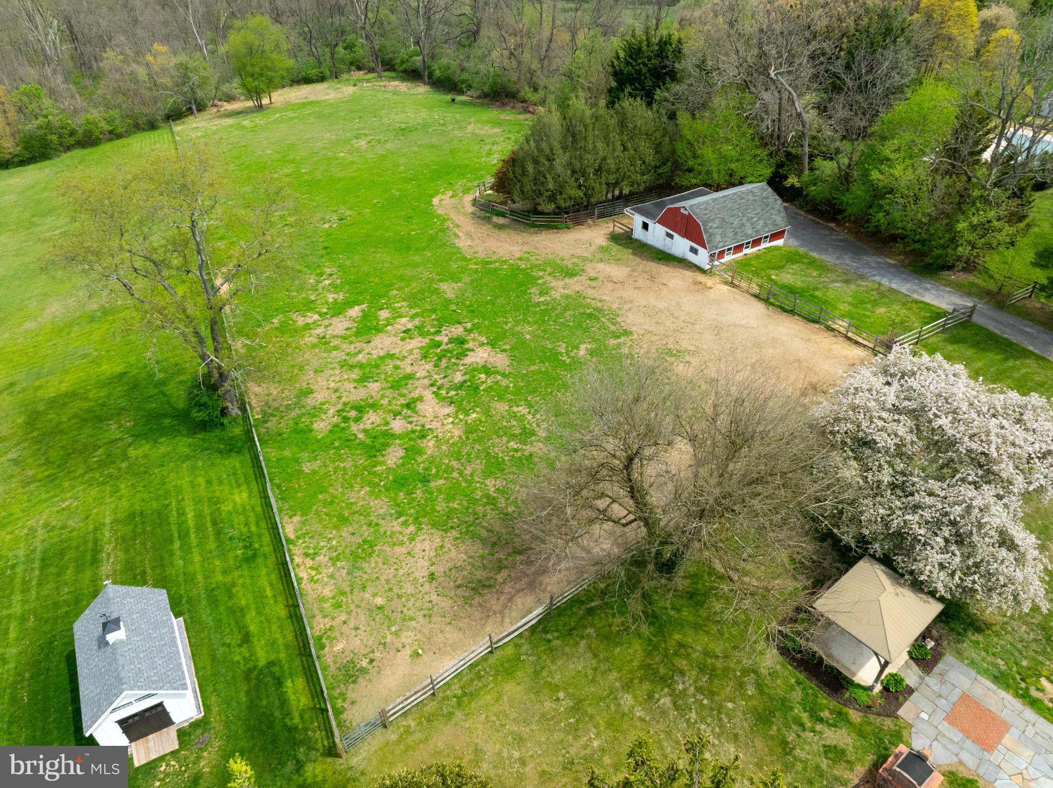 1058 GLEN HALL ROAD