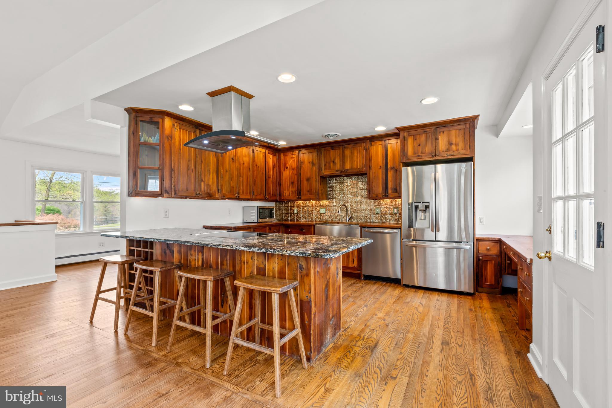 1058 GLEN HALL ROAD