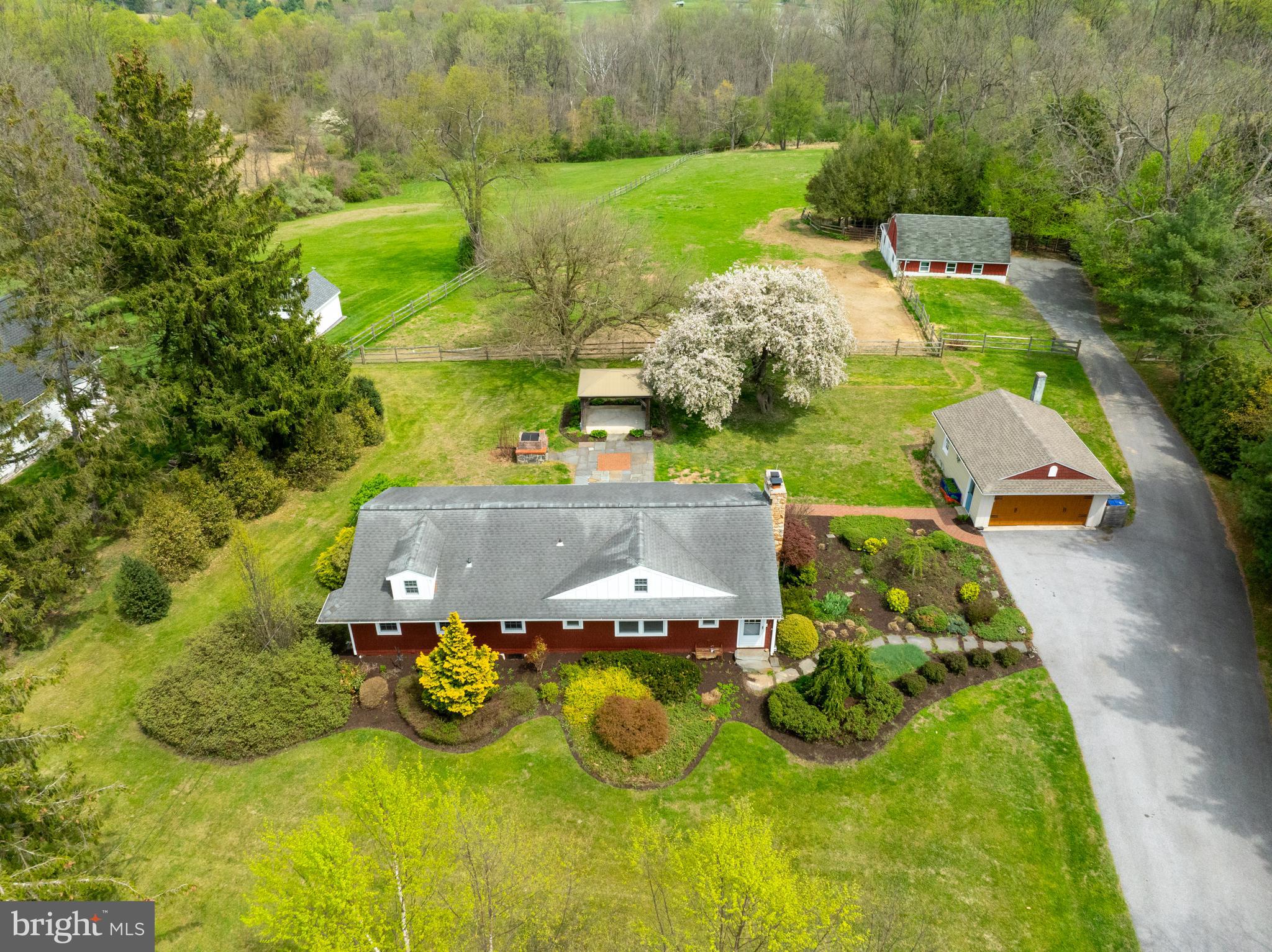 1058 GLEN HALL ROAD
