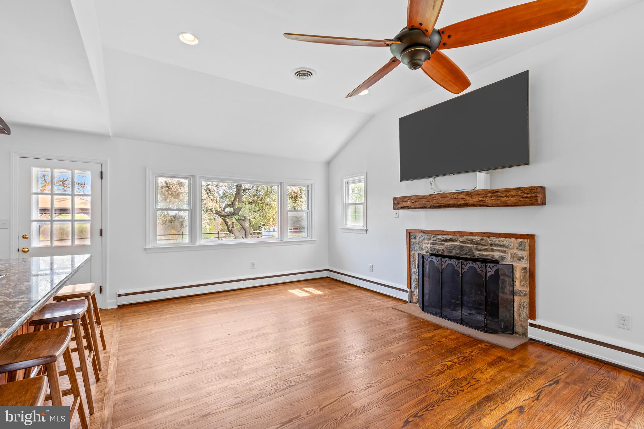 1058 GLEN HALL ROAD