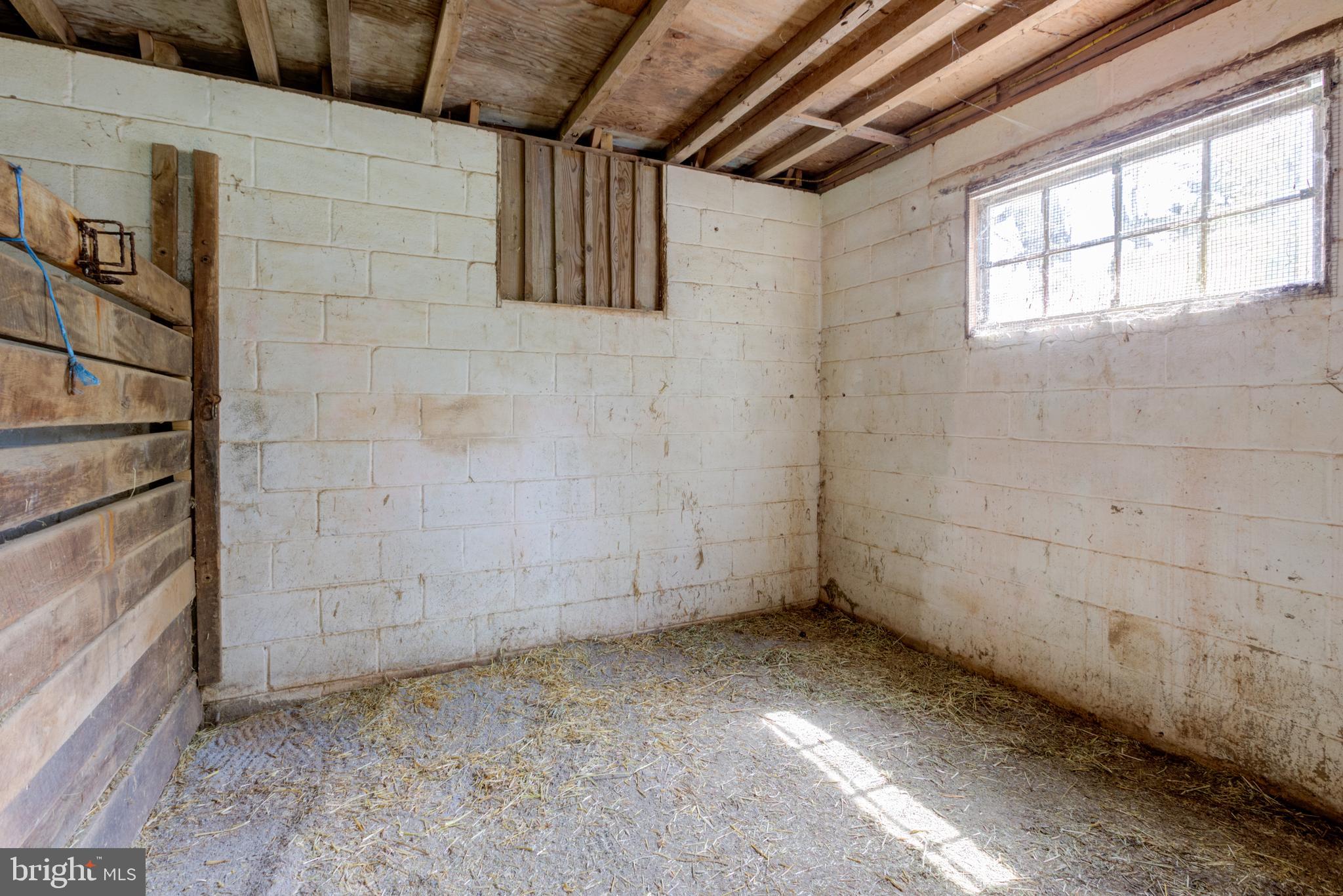 1058 GLEN HALL ROAD