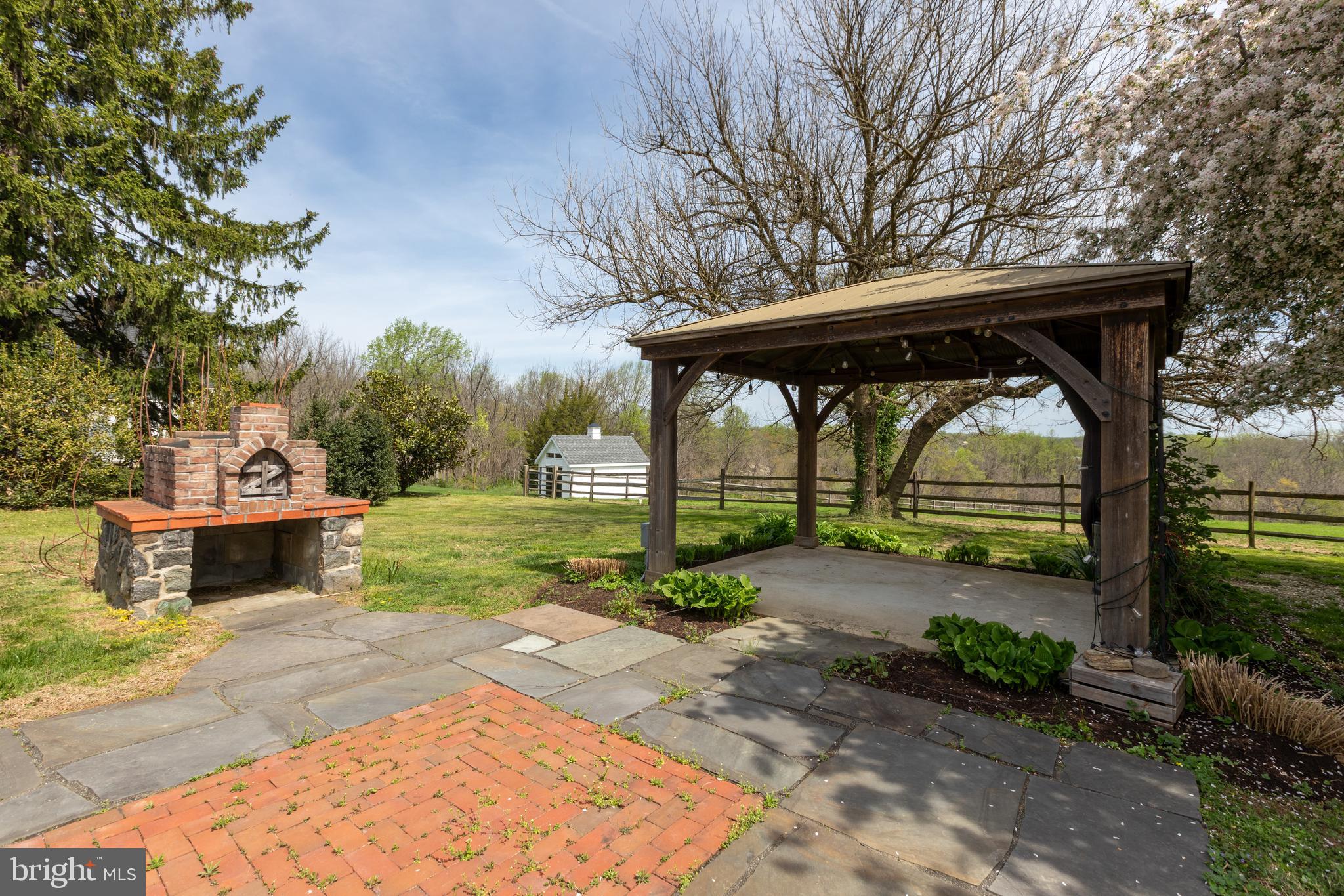1058 GLEN HALL ROAD