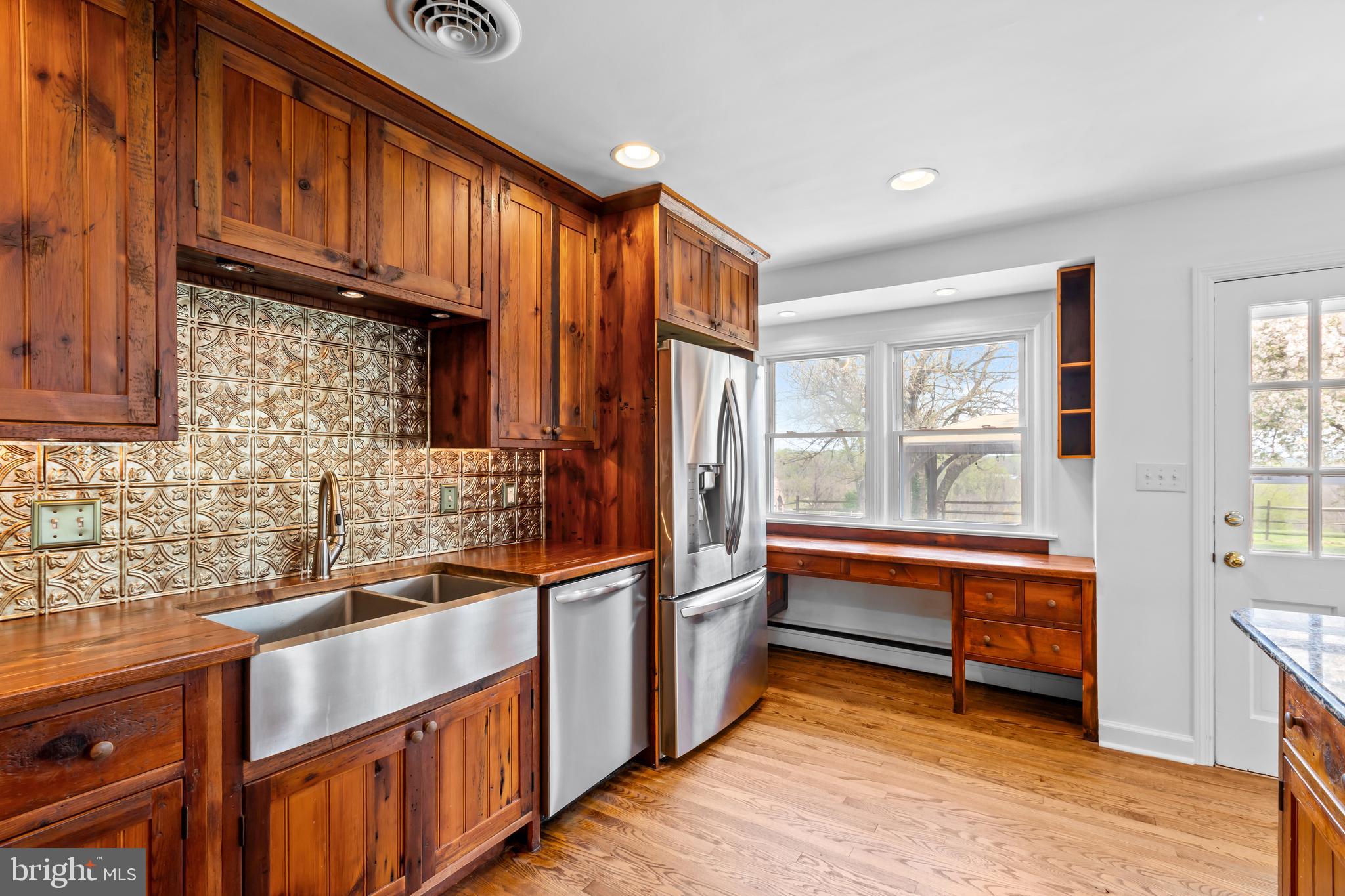 1058 GLEN HALL ROAD