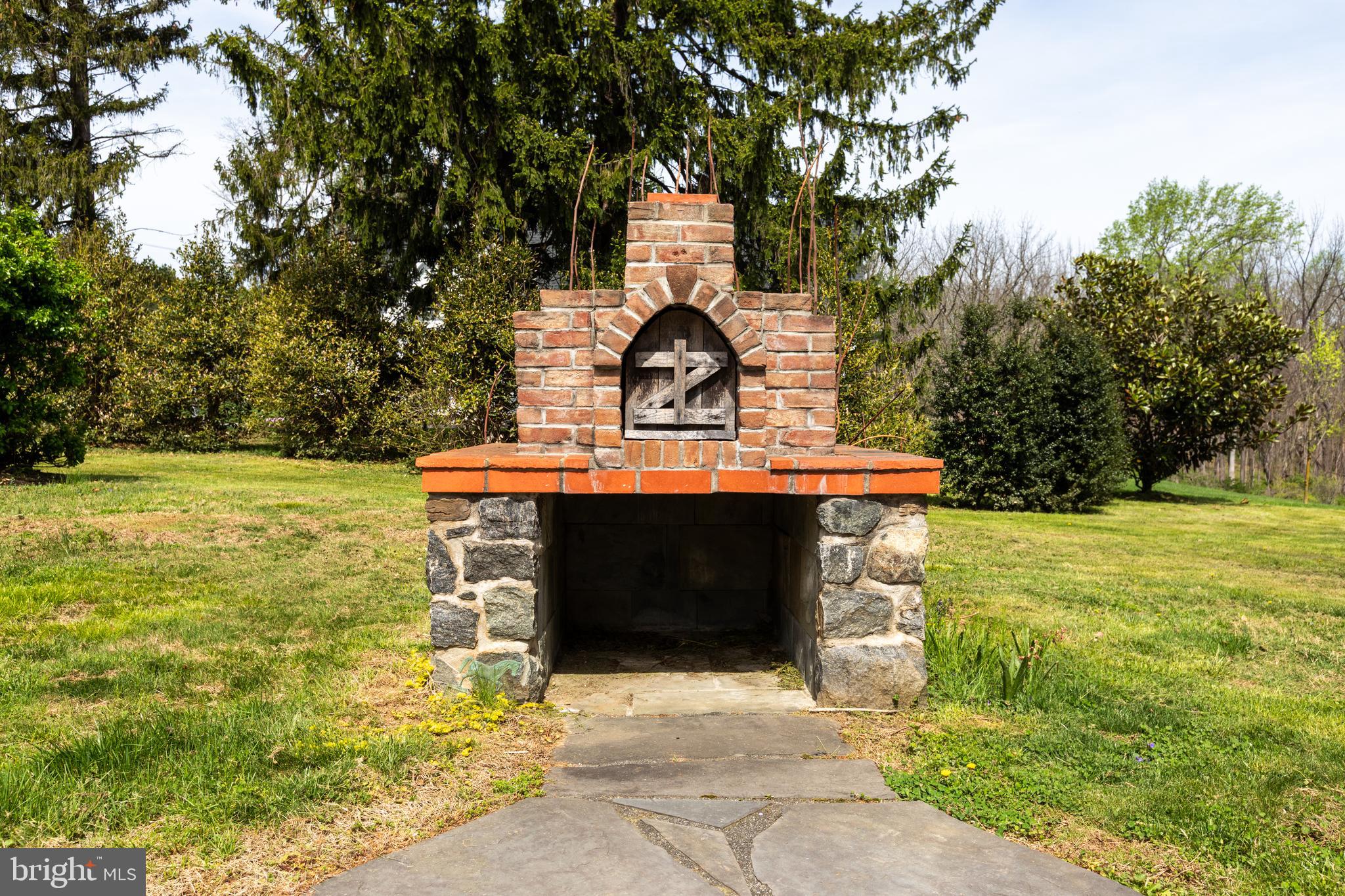 1058 GLEN HALL ROAD