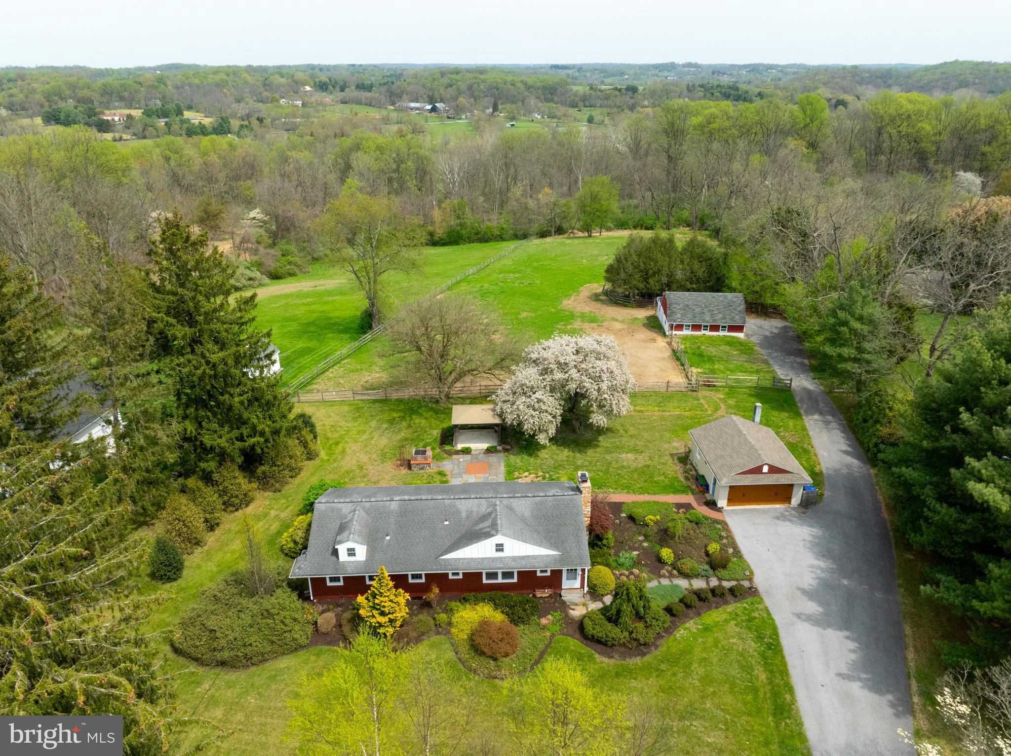 1058 GLEN HALL ROAD
