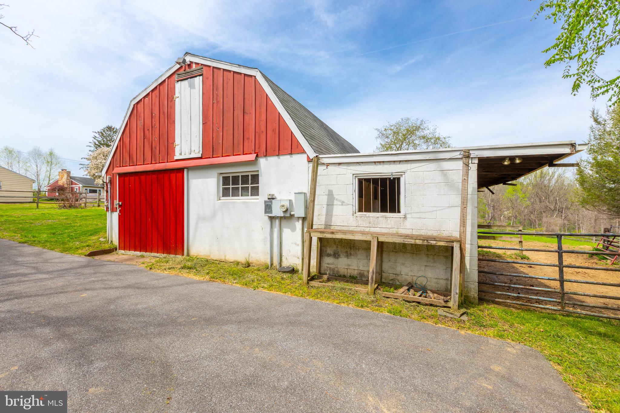1058 GLEN HALL ROAD