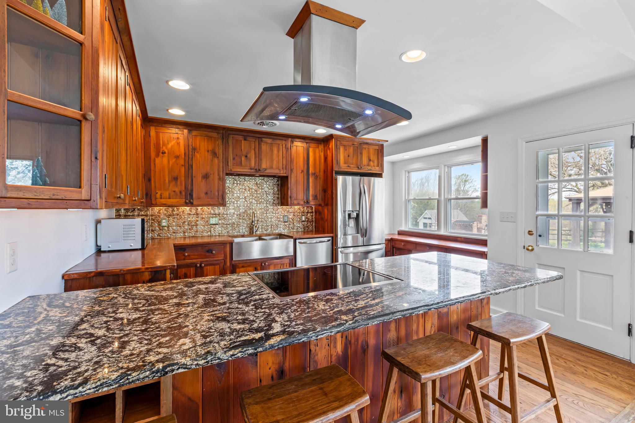 1058 GLEN HALL ROAD
