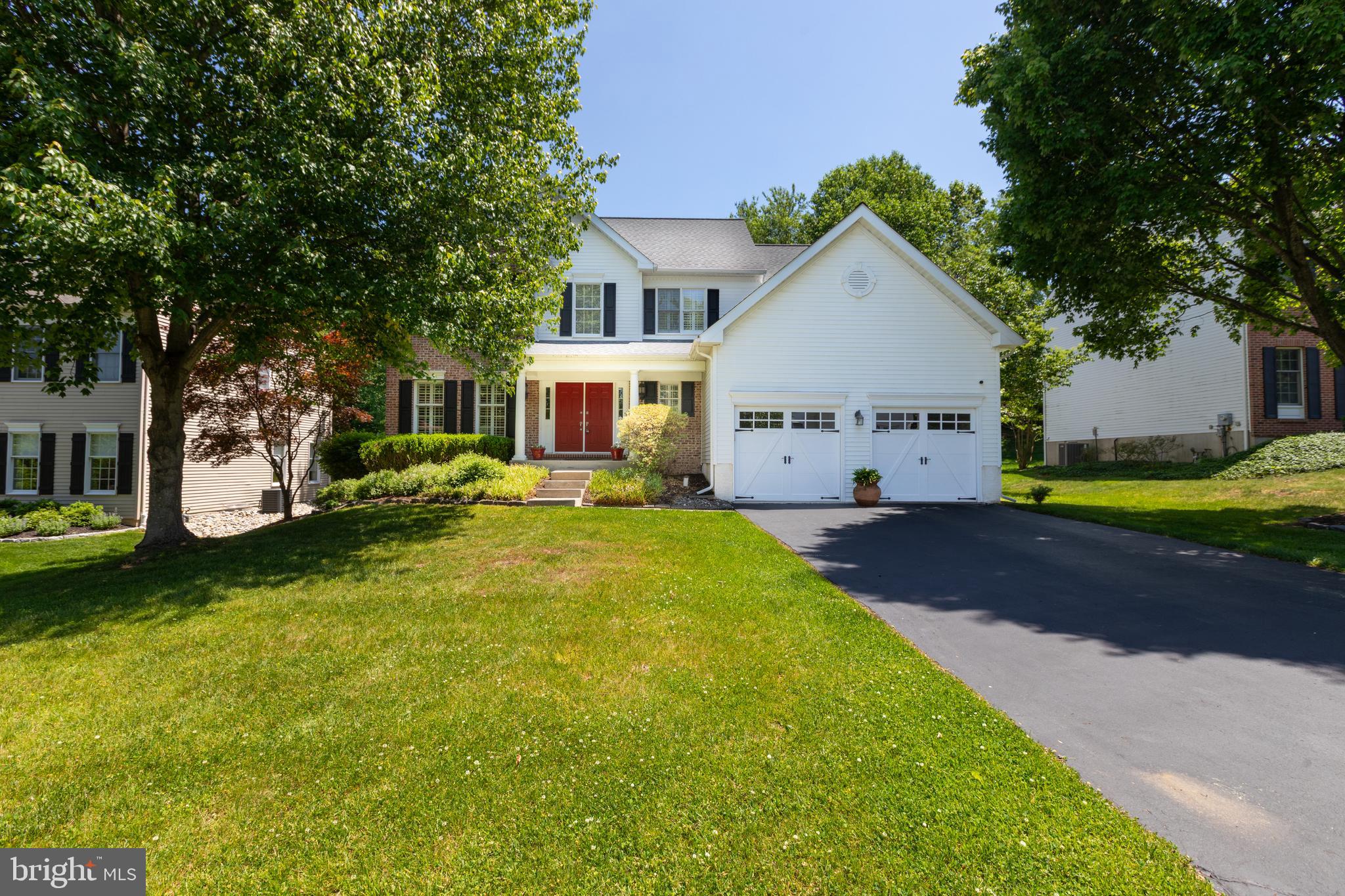 1353 WOODED KNOLLS