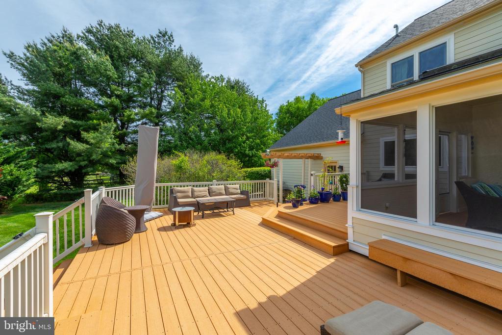 293 HICKORY DRIVE