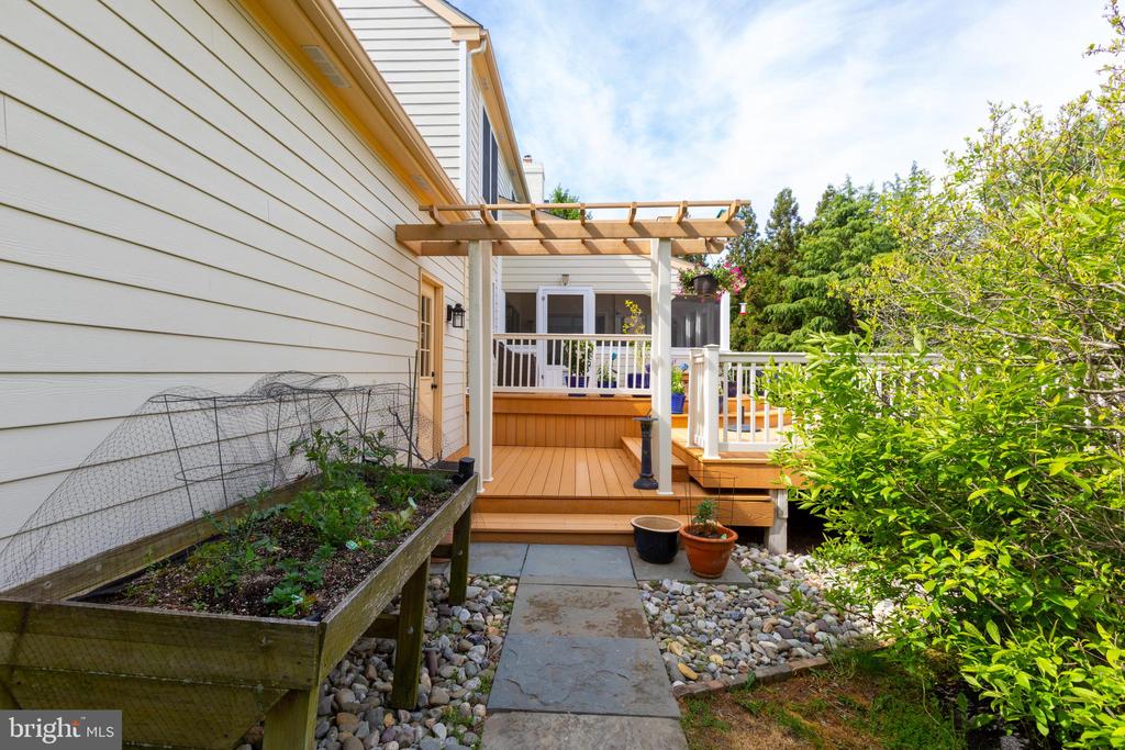 293 HICKORY DRIVE