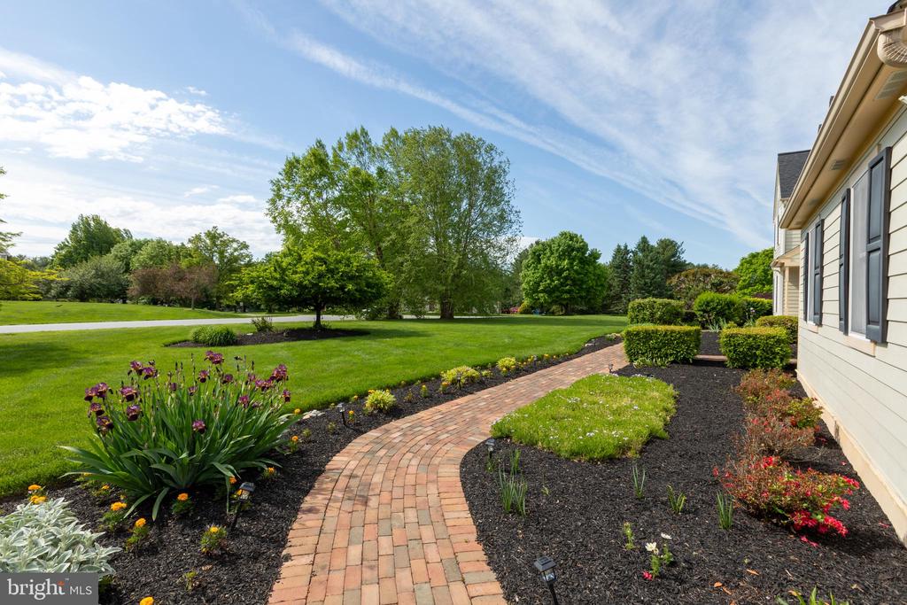 293 HICKORY DRIVE