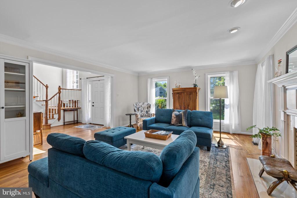 293 HICKORY DRIVE