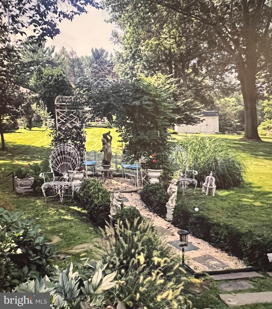 203 W Rose Tree Rd