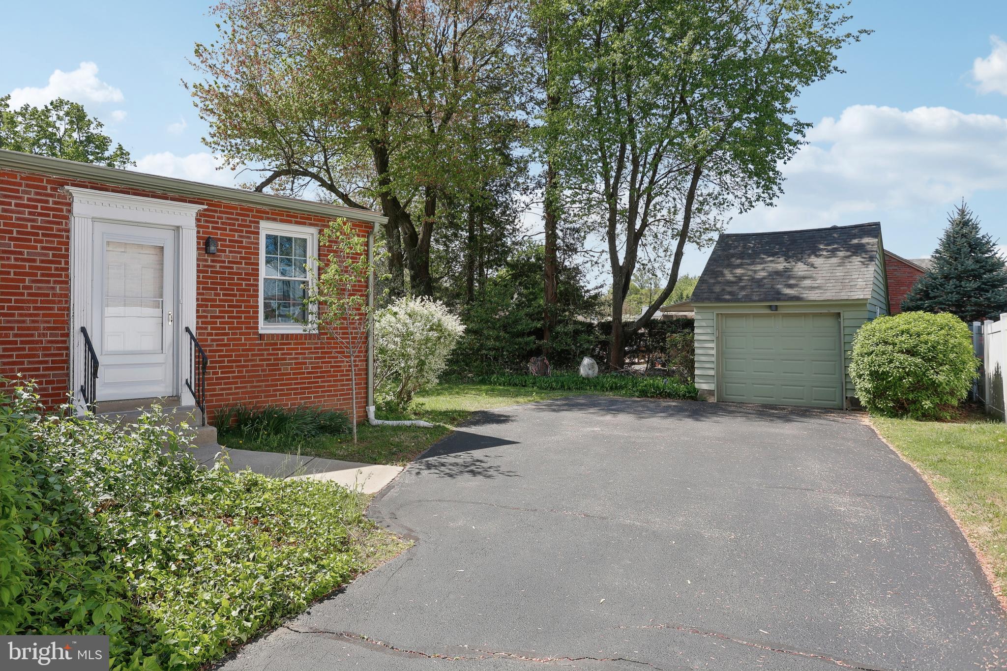 522 W Springfield Rd