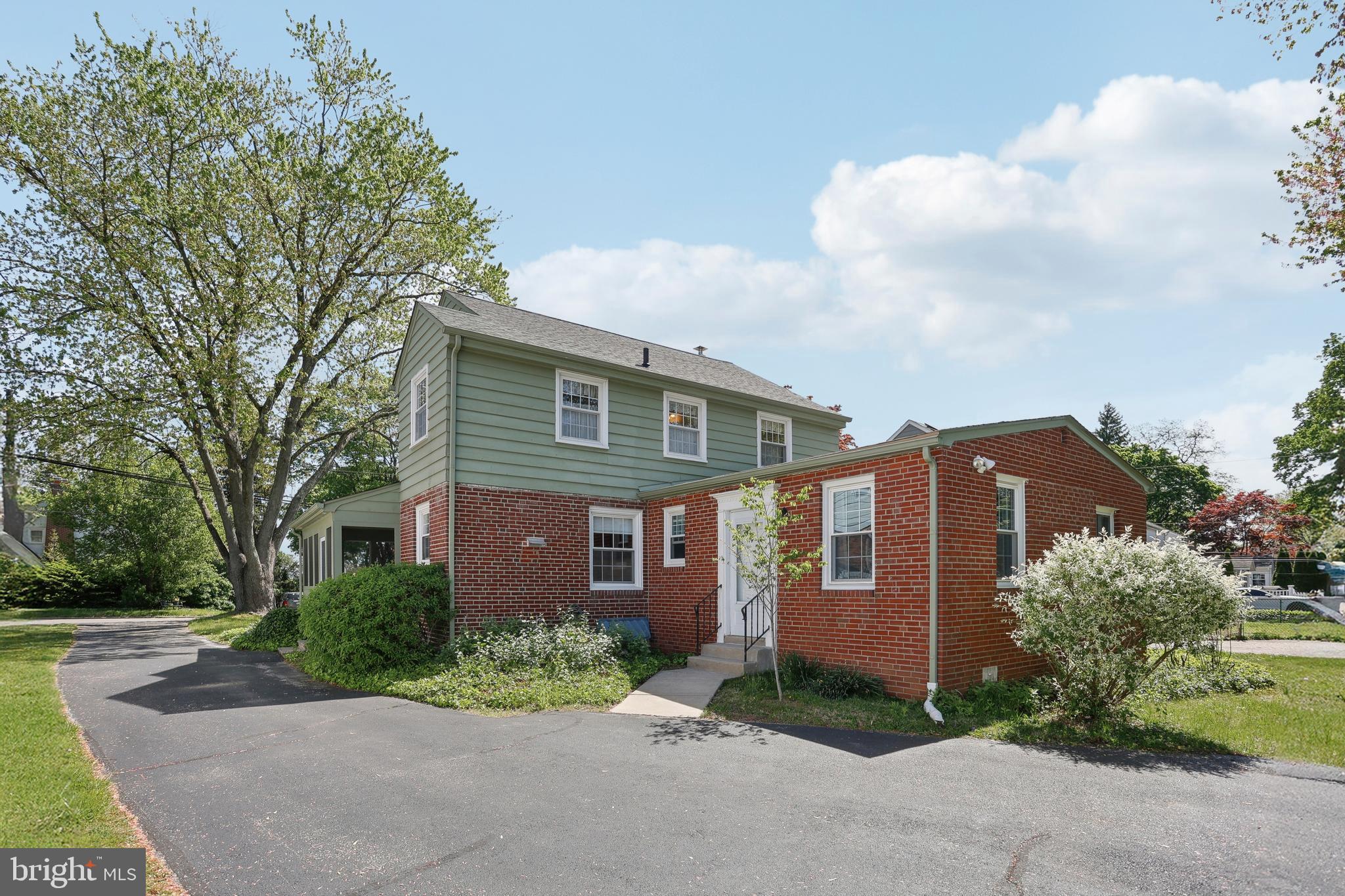 522 W Springfield Rd
