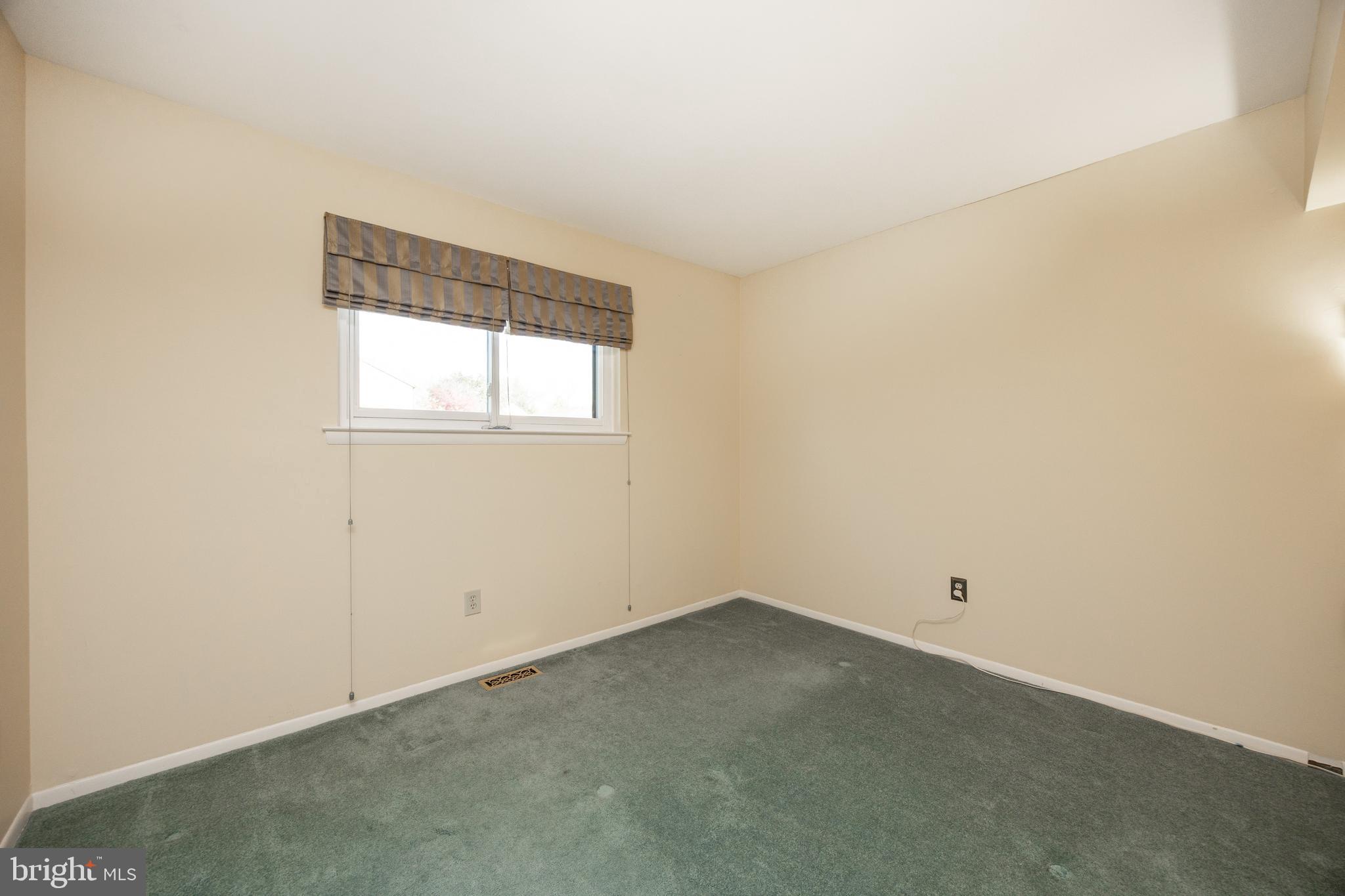 142 LARCHWOOD COURT