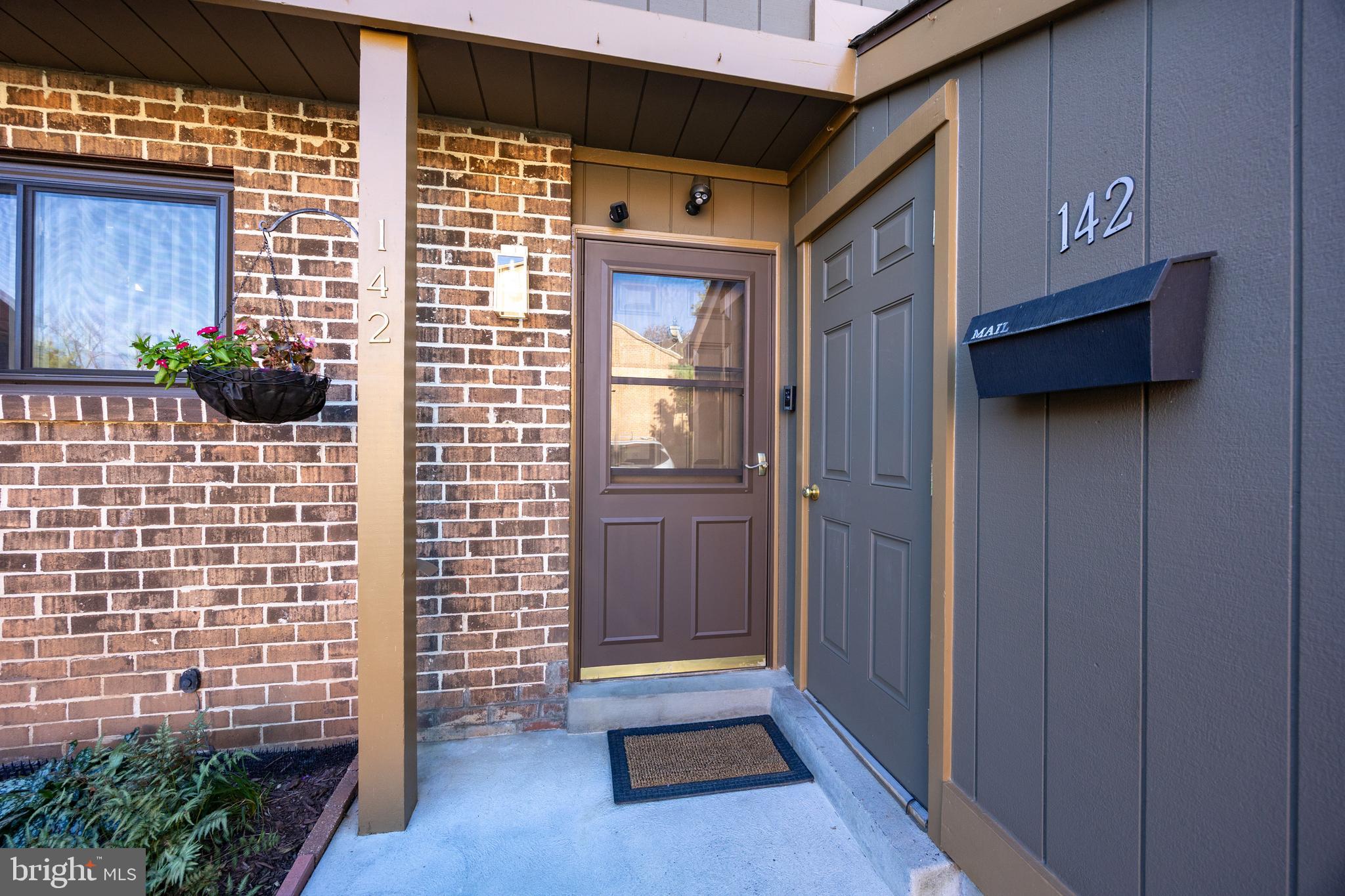 142 LARCHWOOD COURT