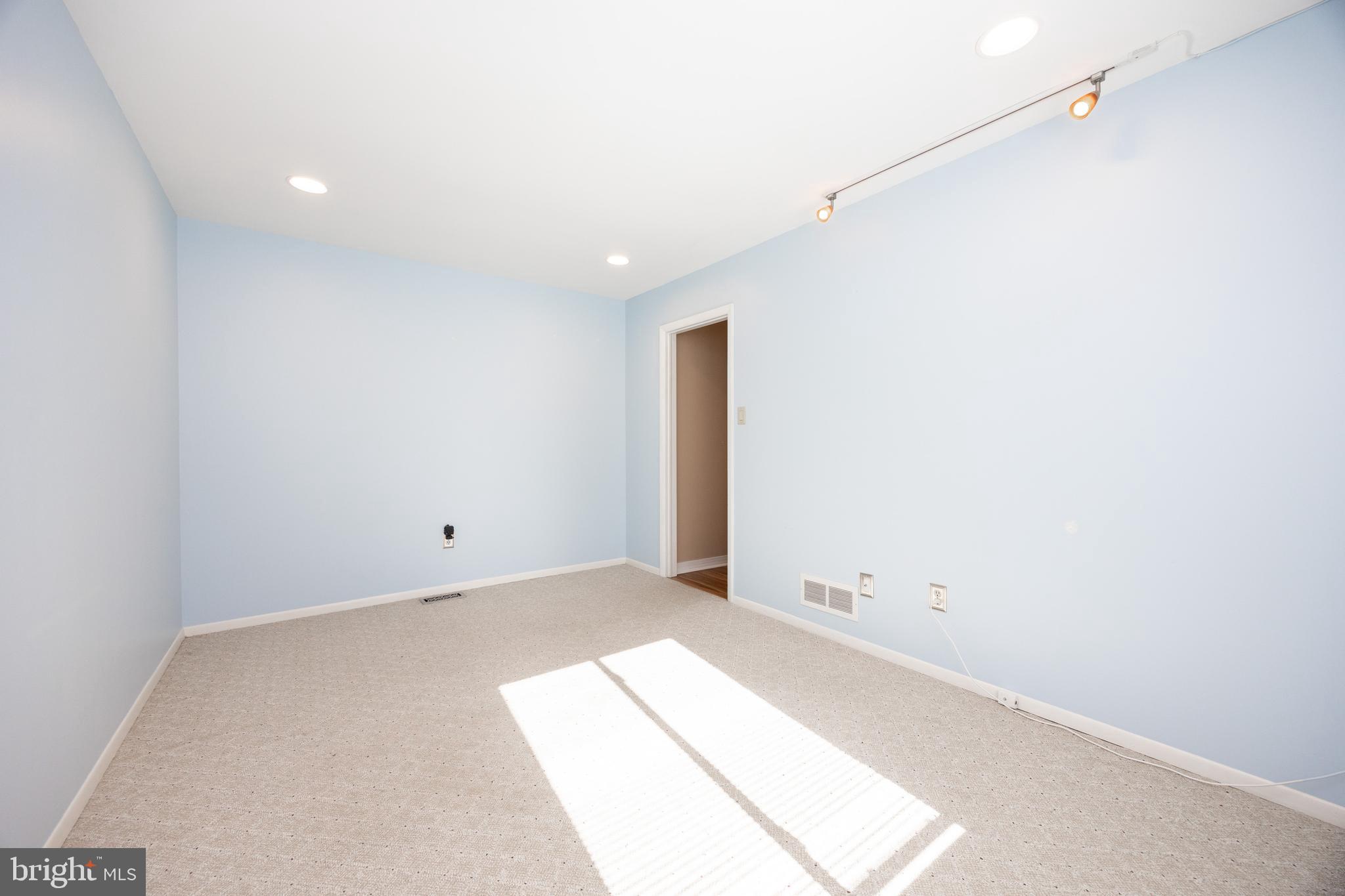 142 LARCHWOOD COURT