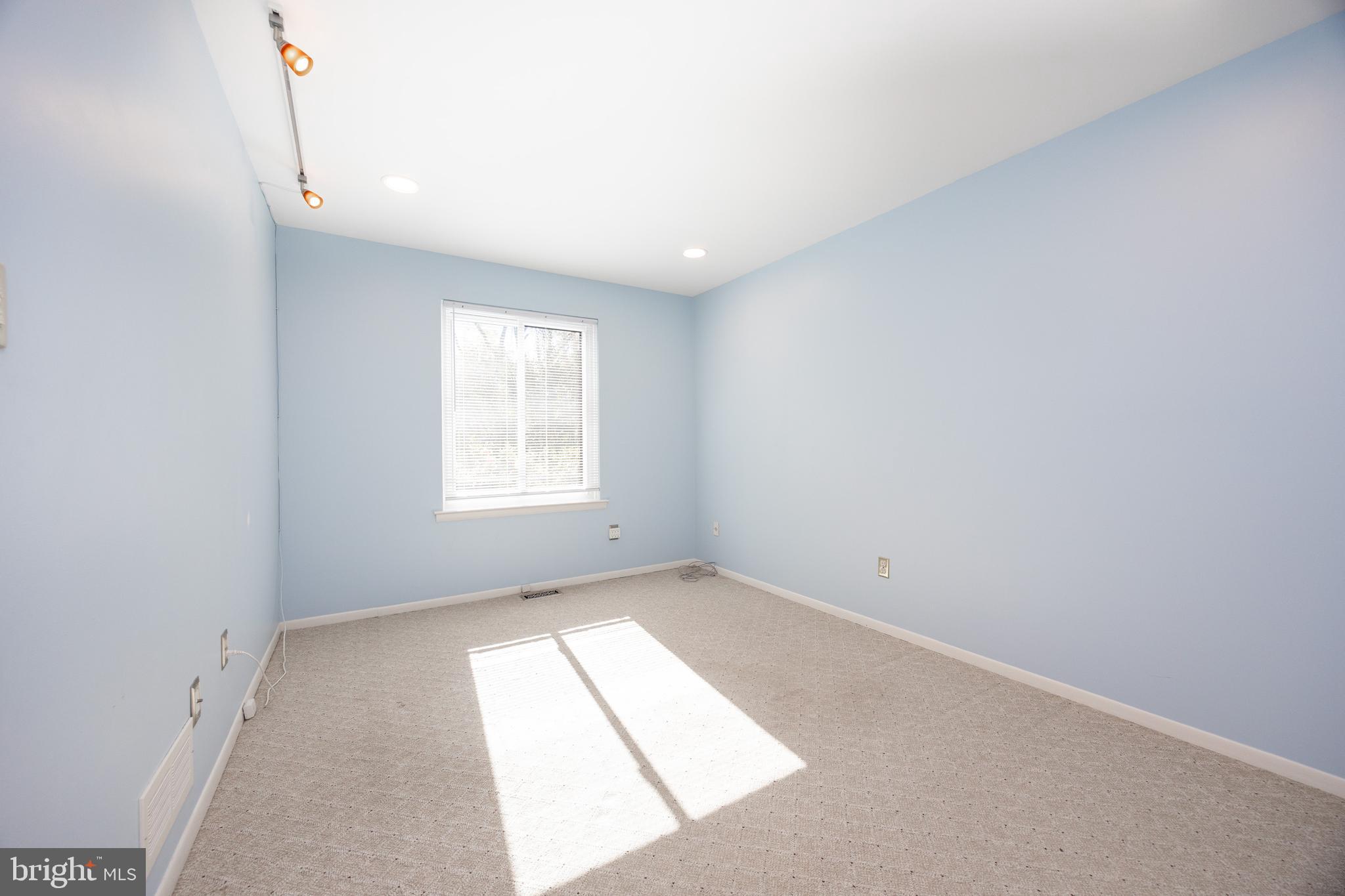 142 LARCHWOOD COURT