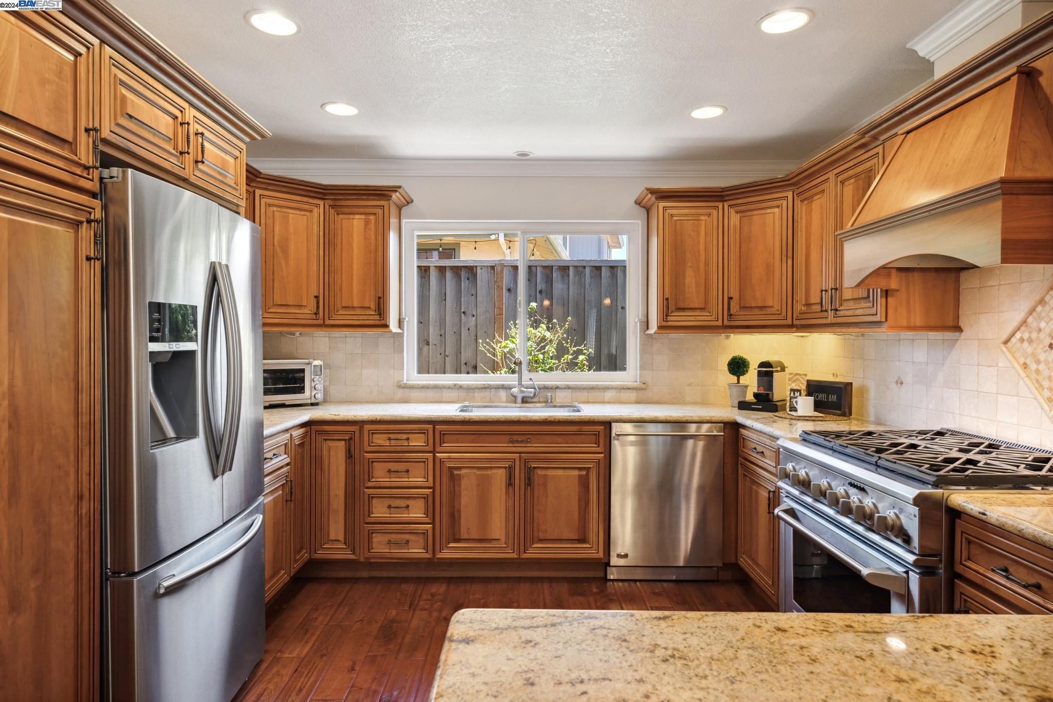 8422 Rhoda Ave