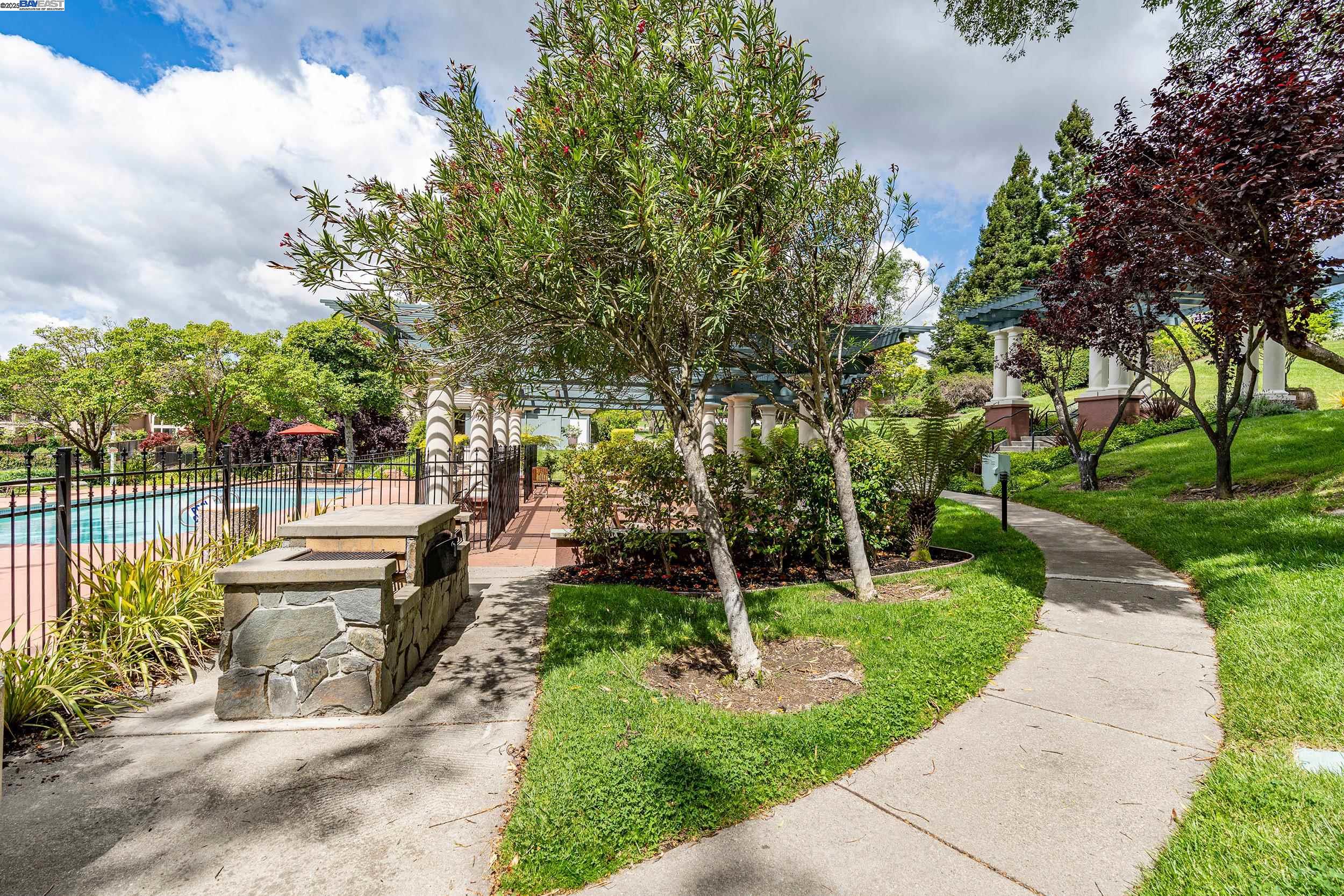 4009 W Lakeshore
